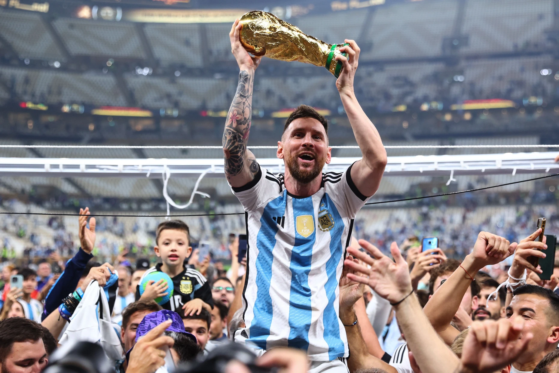 Ein Messi unter Messi-Fans: Bei der WM 2022 in Qatar wird Lionel Messi mit Argentinien Weltmeister.
