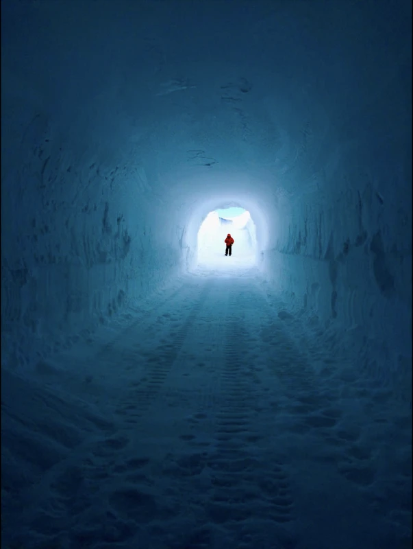Kühlung kostenlos: In dieser Eishöhle entsteht das Eisbohrkern-Archiv.