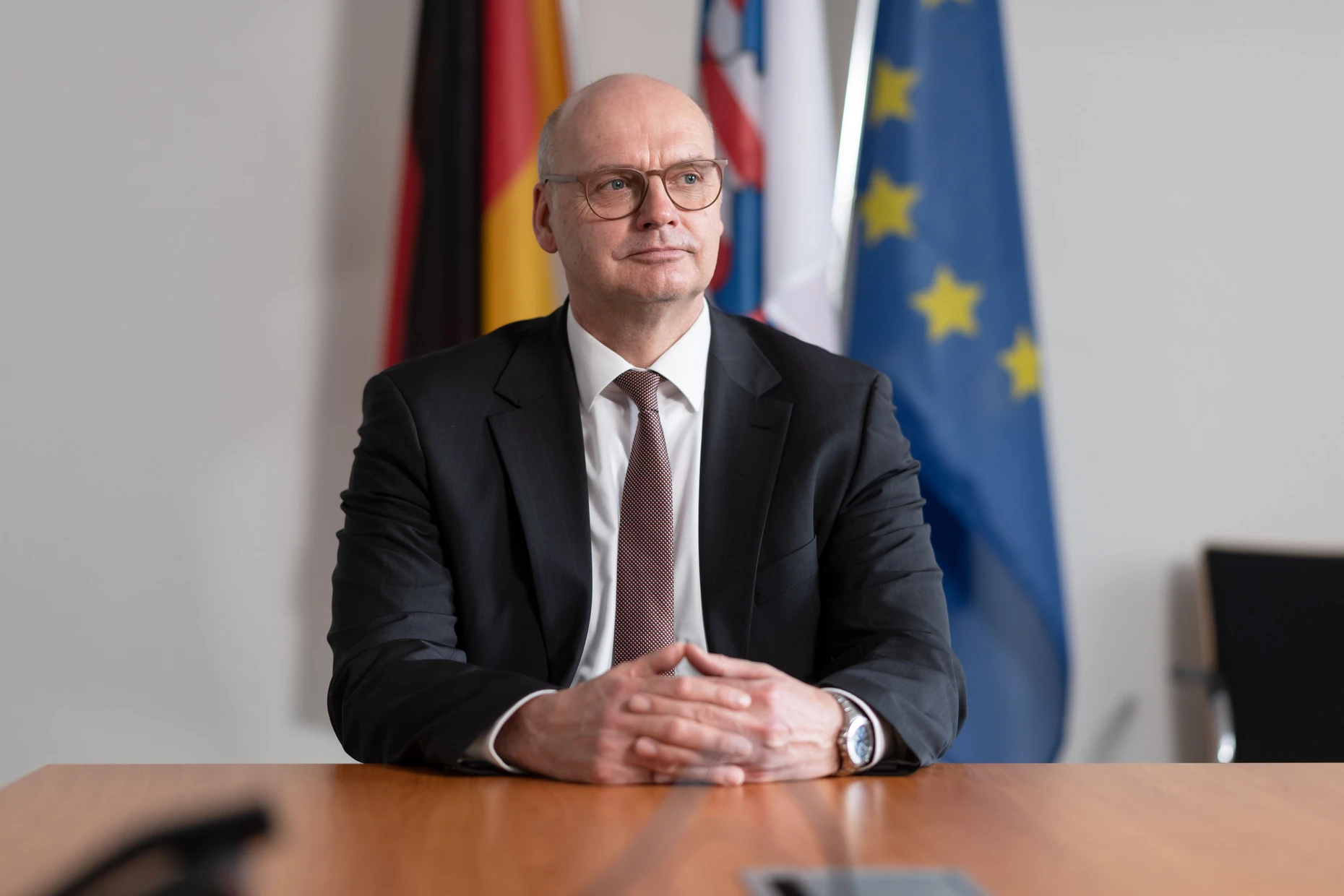 Bernd Neumann, der Präsident des Landesamts, sagt, die Behörde sei noch nie so gefordert gewesen wie heute.
