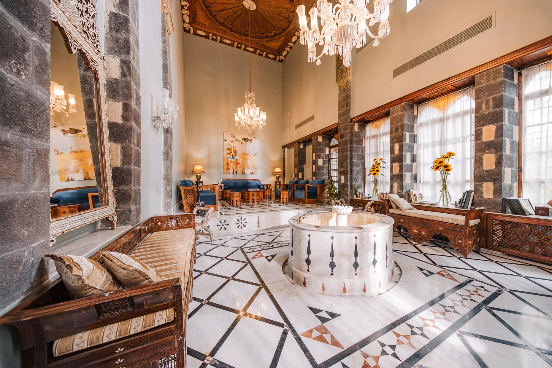 Der prachtvolle Salon im Beit Zafran Hotel