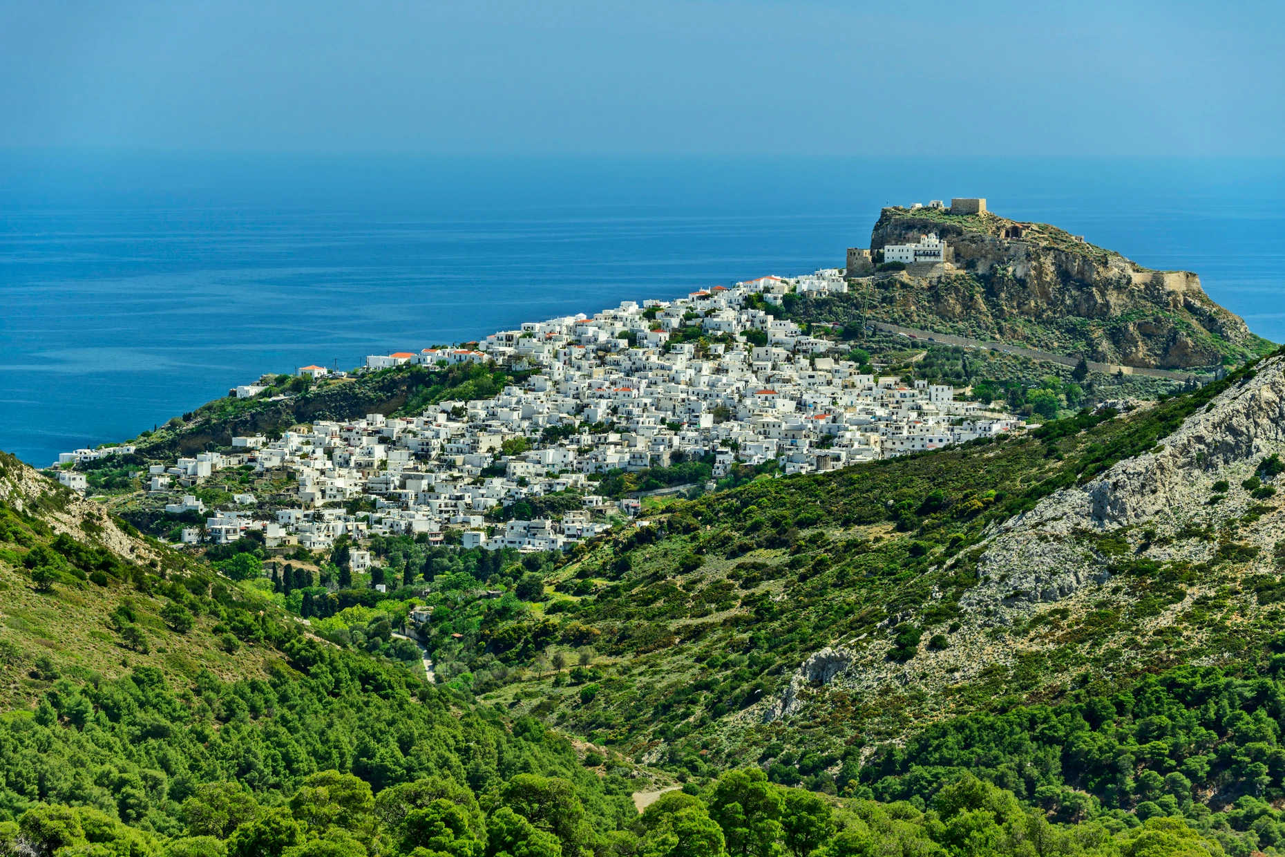 Wie Schafe stehen die Häuser auf Skyros dicht beieinander.