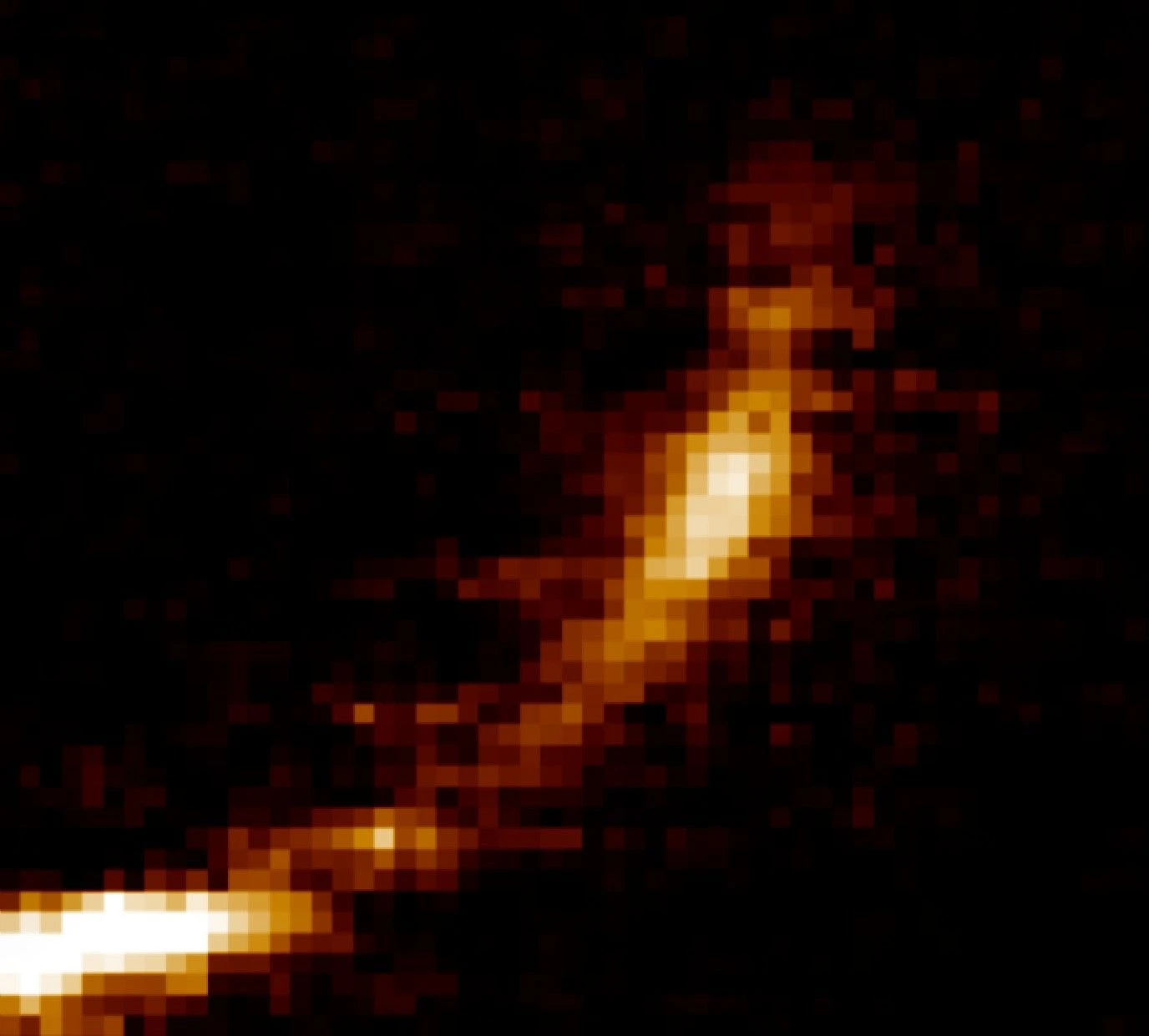 Eine Gaswolke, die nahe am supermassereichen Schwarzen Loch im Zentrum der Galaxie vorbeizieht, wird auseinandergerissen.