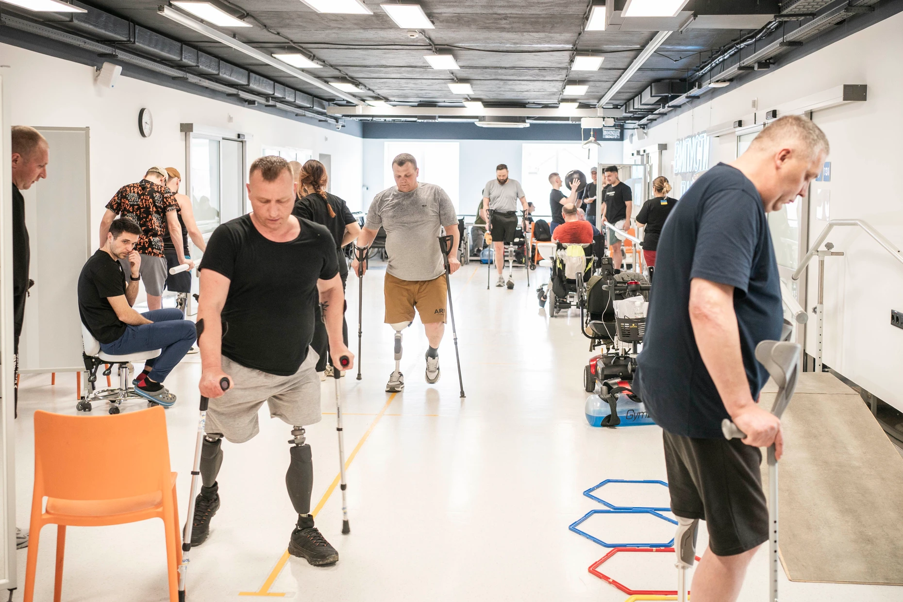Die Mobilität auch mit Prothesen wiedererlangen: Blick in den Trainingsraum im Superhumans Center in Wynnyky Ende März