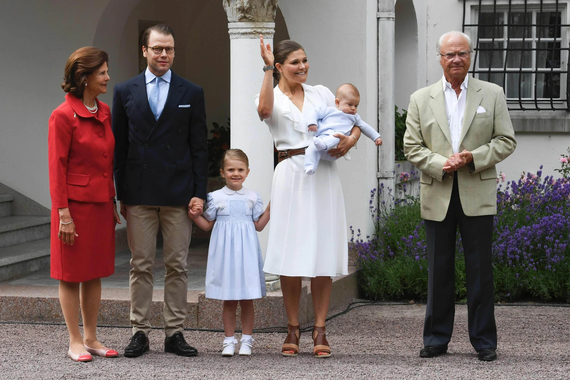 Ein Geschwisterchen hat Estelle schon bekommen: Die schwedische Königsfamilie im Jahr 2016 mit dem noch sehr kleinen Oscar.