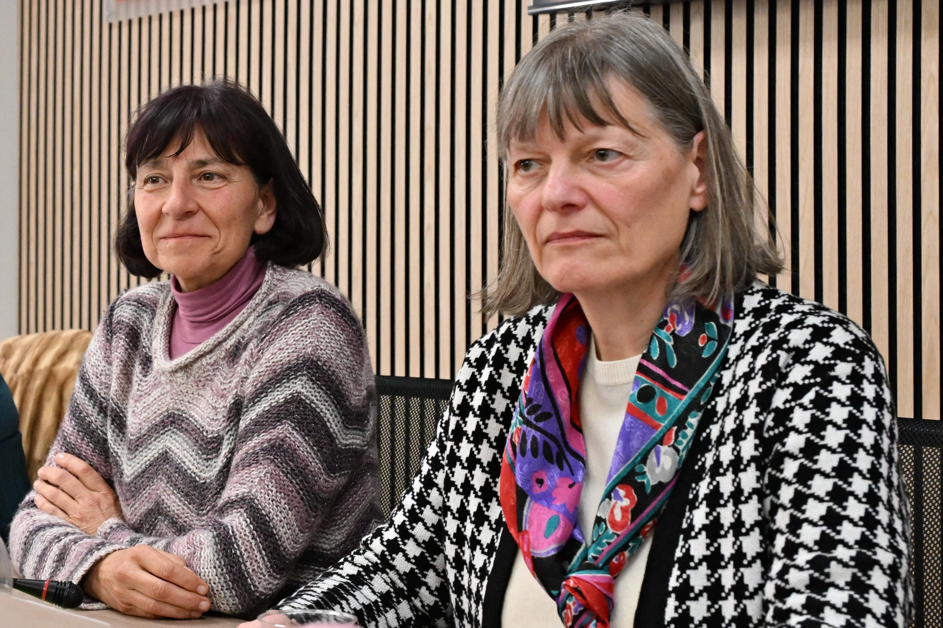 Zwei Betroffene: Gloria Branciani (links) und Mirjam Kovac in einer Pressekonferenz 2024 in Rom