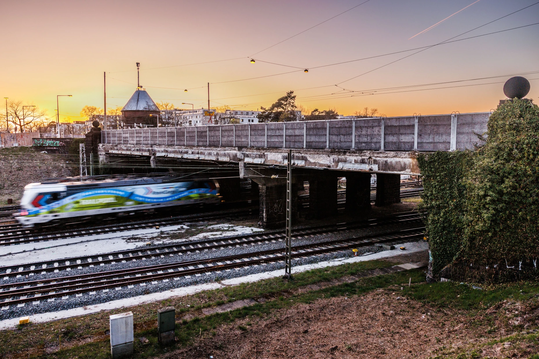 Marode: Die Rheinstraßenbrücke ist für den Autoverkehr gesperrt.