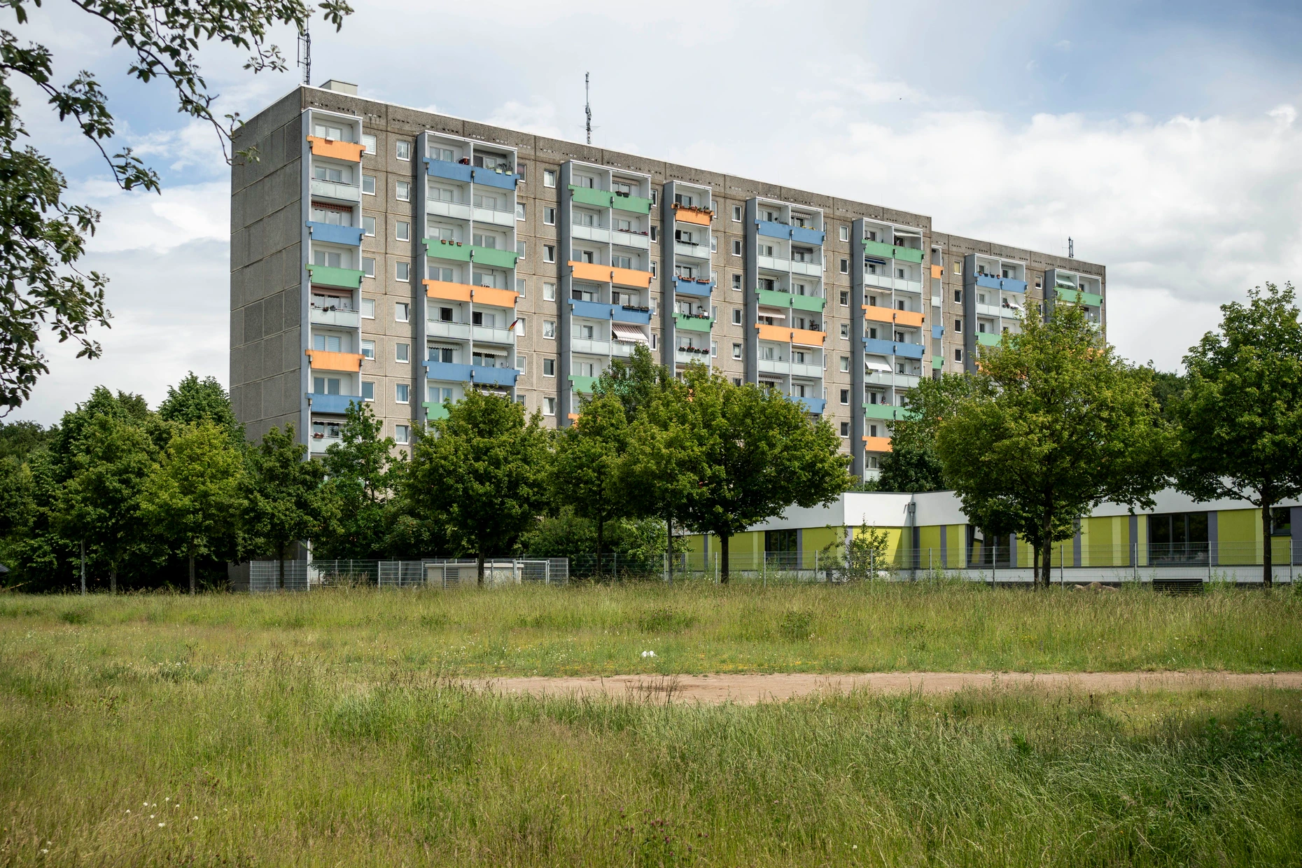 Schweriner Problemviertel: ein Plattenbau im Stadtteil Müßer Holz