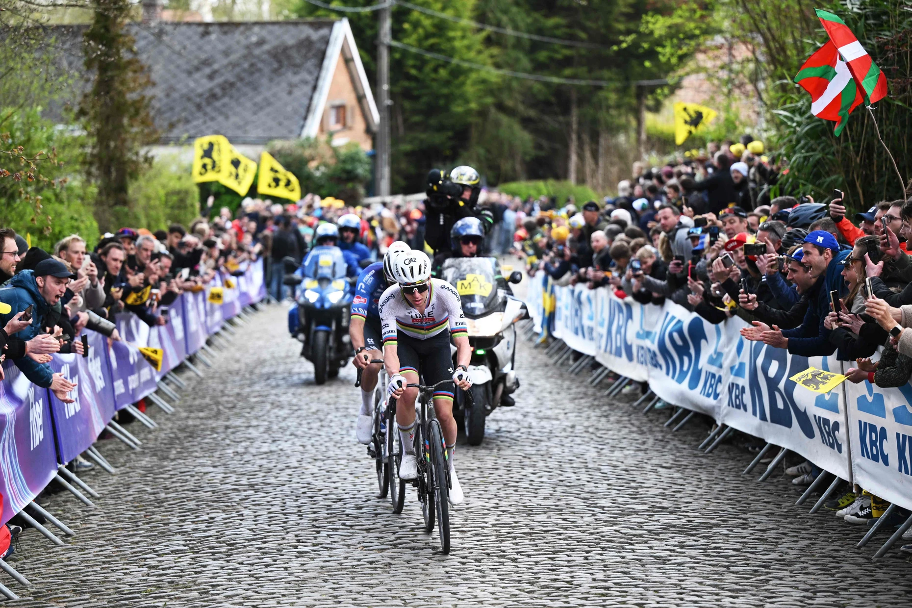 Klassiker: Tadej Pogačar (vorn) und Mathieu van der Poel bei der Flandernrundfahrt