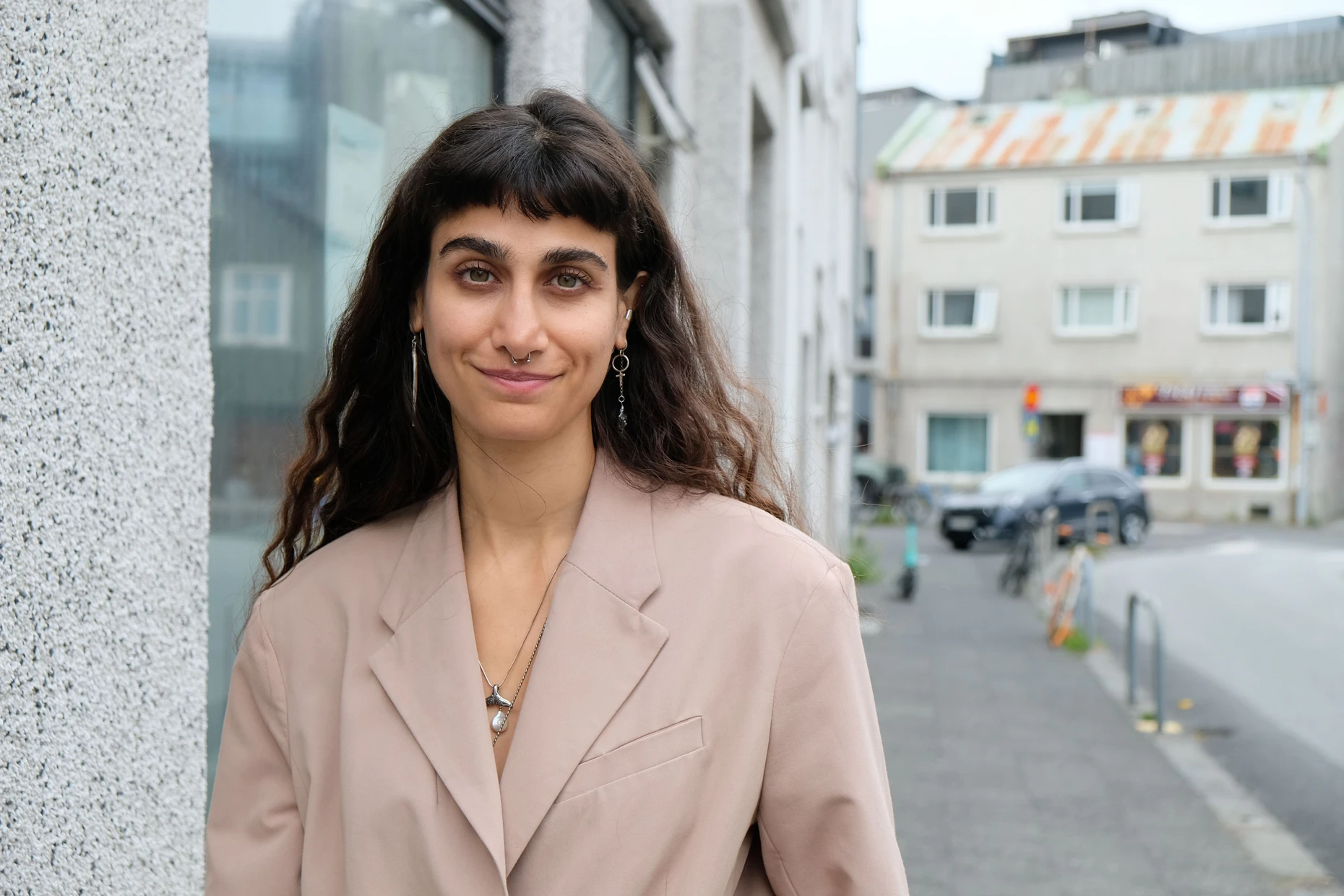 Die Aktivistin Anahita Babaei in Reykjavík