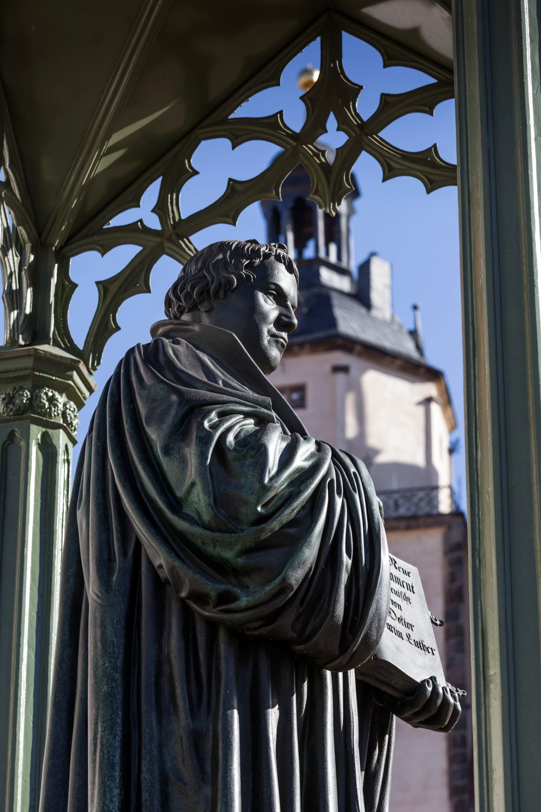 Das Martin-Luther-Denkmal erinnert auf dem Marktplatz von Wittenberg an den Reformator.