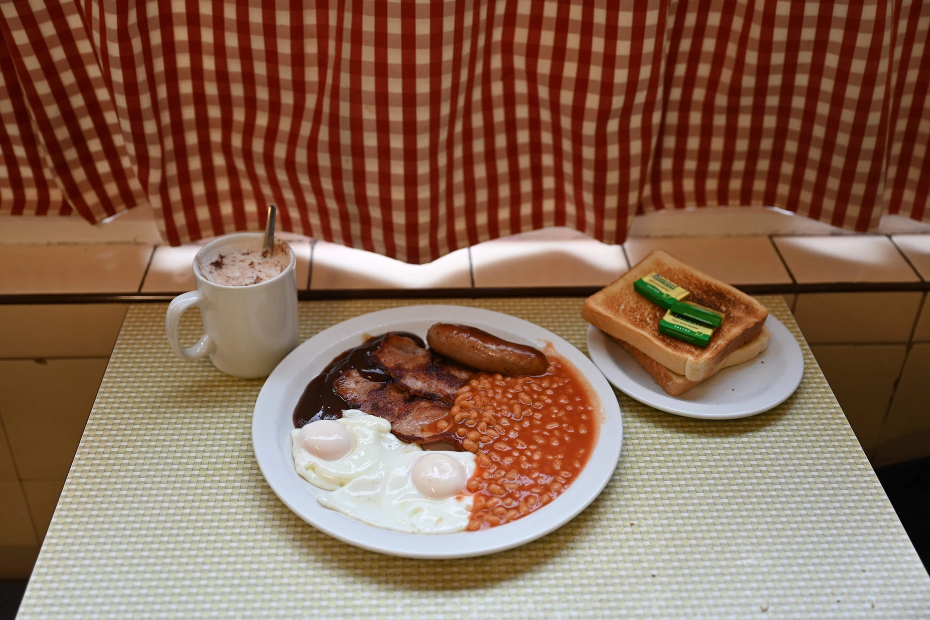 Kein Frühstück für Champions: klassisches Full English Breakfast