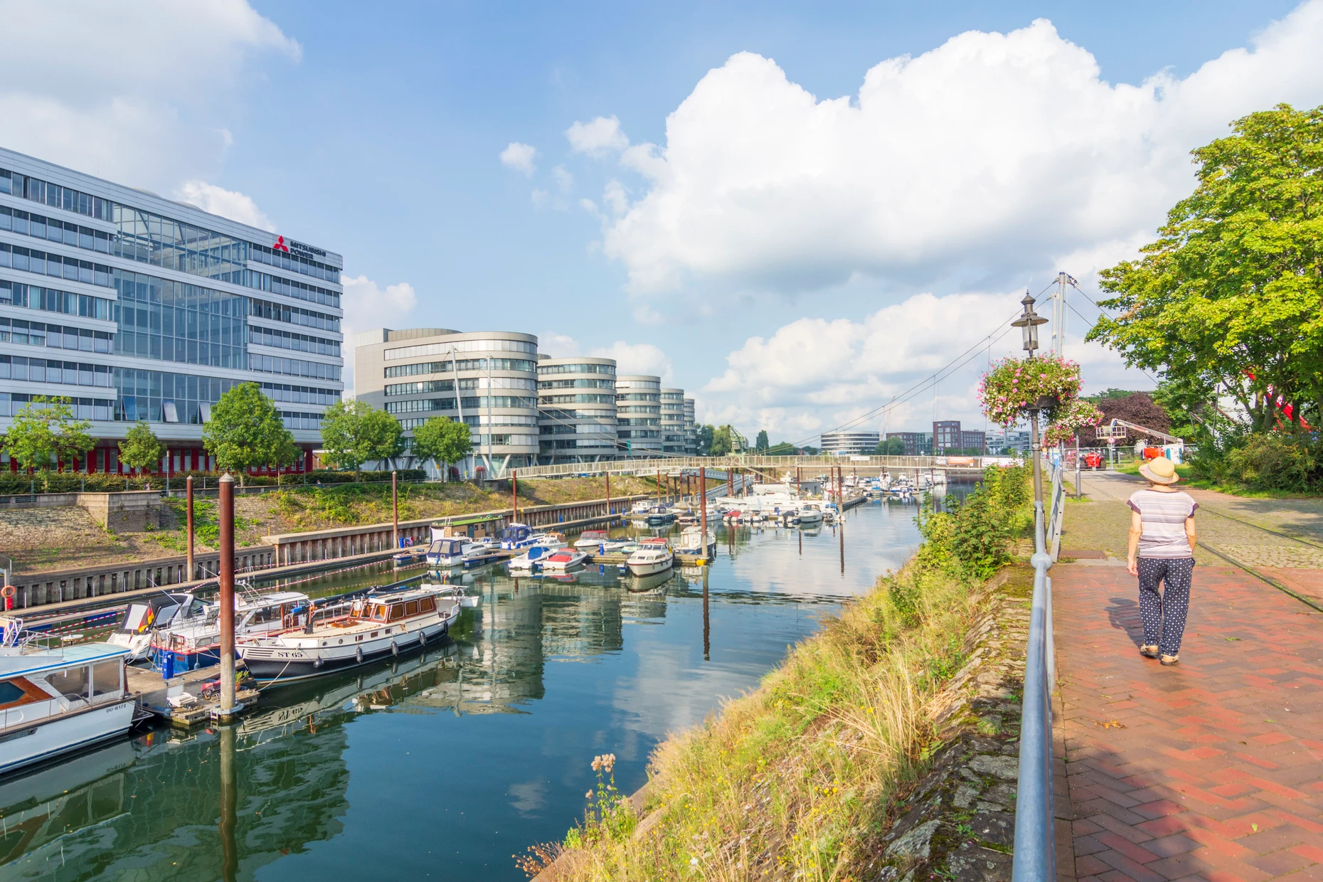 Begehrte Wohnlage: Der Duisburger Innenhafen ist ein attraktives Wohngebiet geworden.