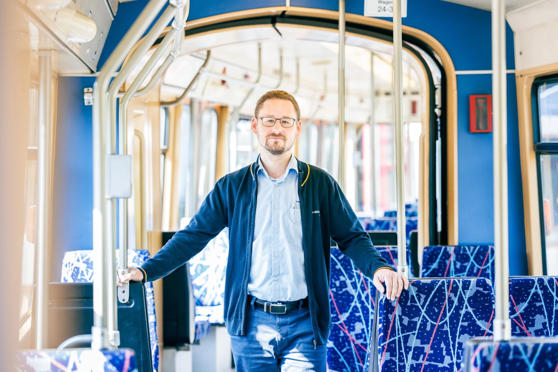 Christian Greb wollte schon seit Kindheitstagen Busfahrer werden. Die Straßenbahnen der verschiedenen Baureihen kennt er gut.