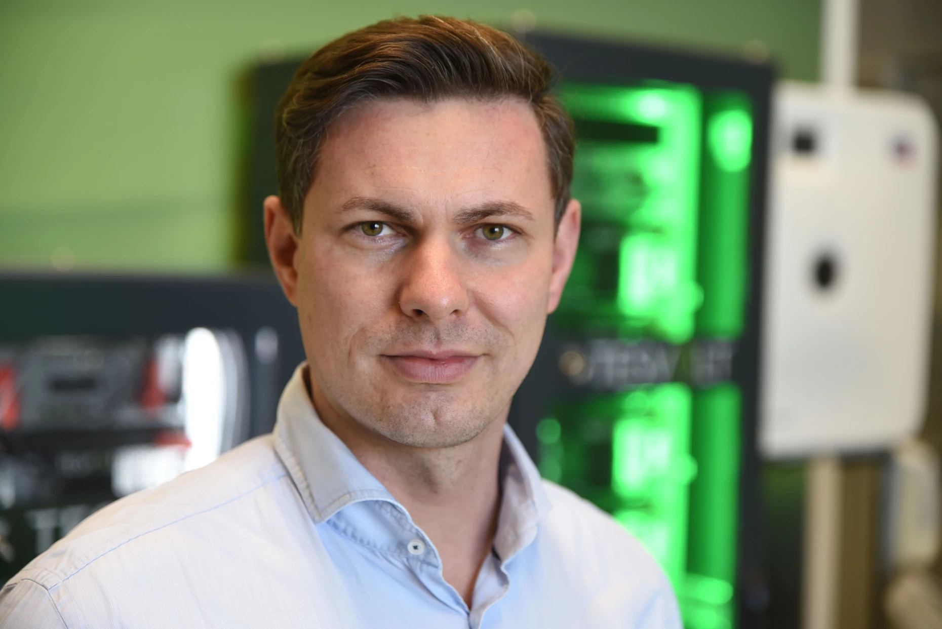 Aus dem Solar Valley in die Batteriespeichertechnologie: Simon Schandert, Vorstandsvorsitzender von Tesvolt