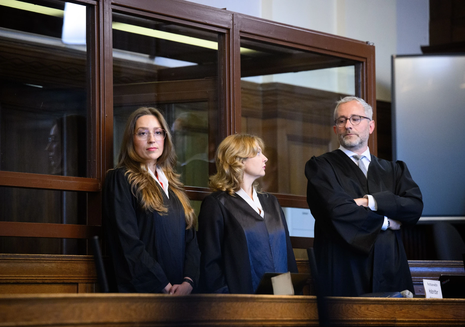 Die Rechtsanwälte des Angeklagten (von links): Klaudia Dawidowic, Ria Halbritter und Christoph Stoll