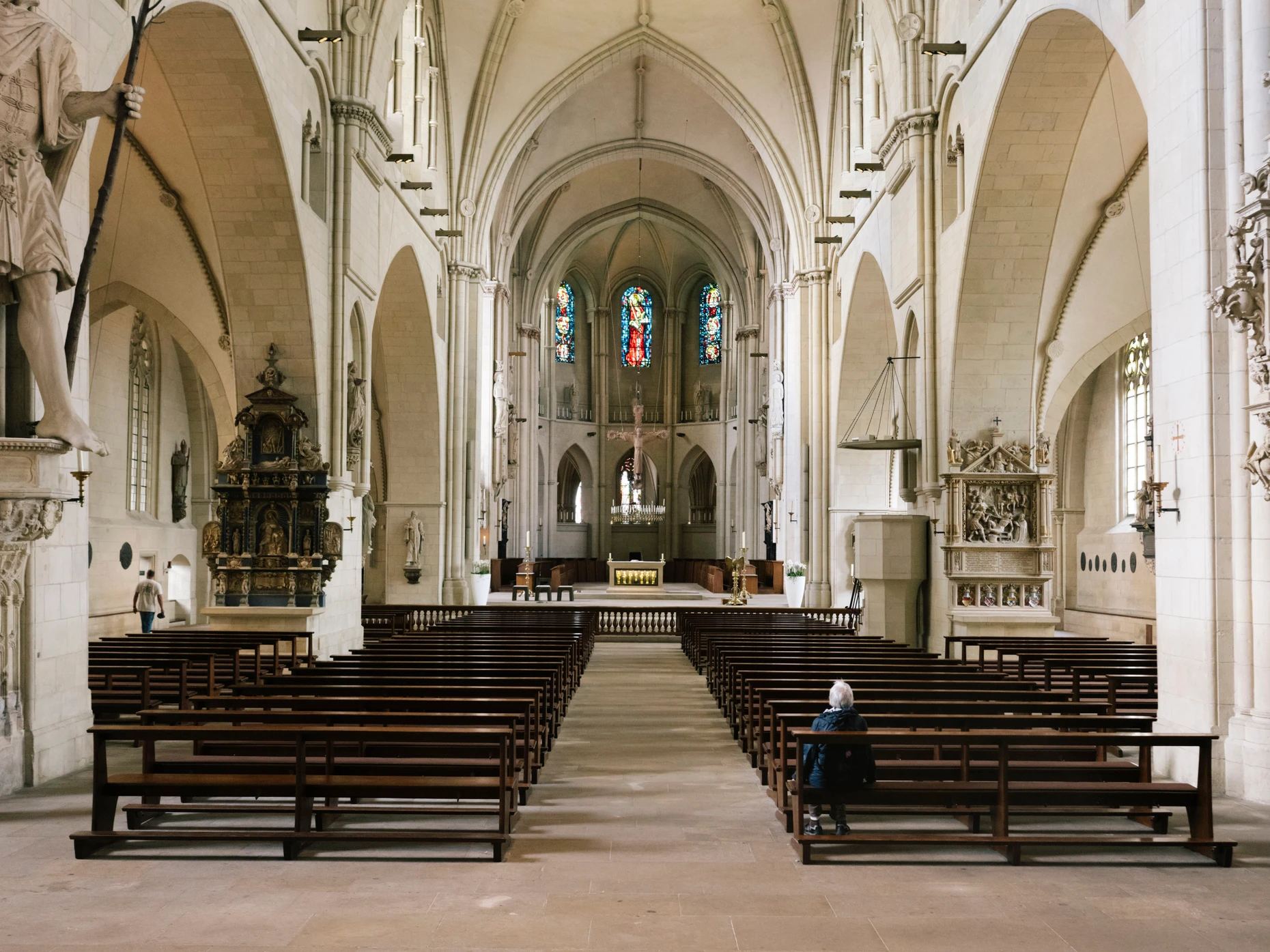 „Es geht nicht nur um die Frage, wer sonntags zur Kirche geht“: der Paulus-Dom in Münster an einem Werktag