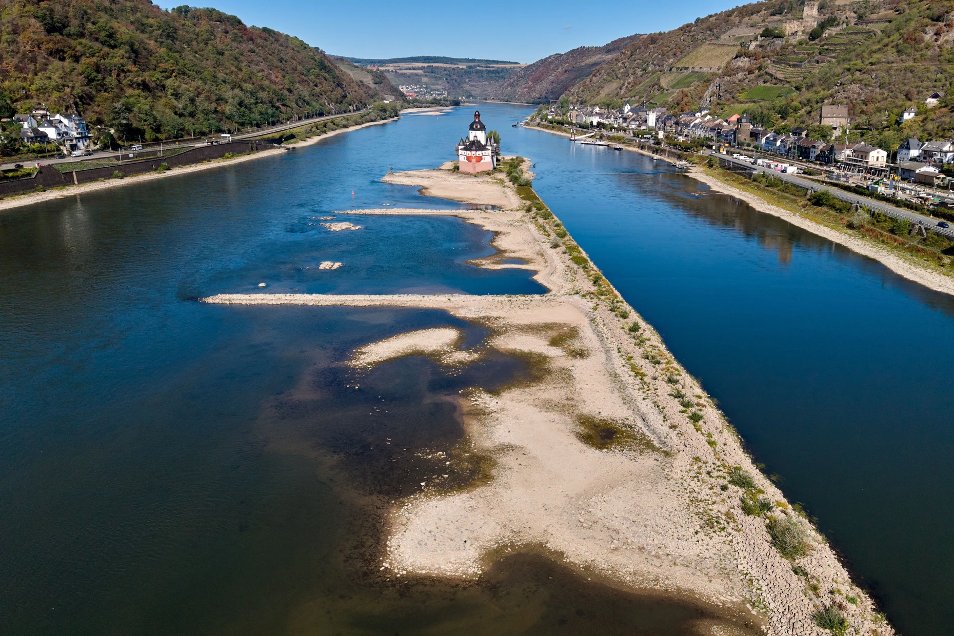 Der Rhein bei Kaub: kein Durchkommen für Frachtschiffe