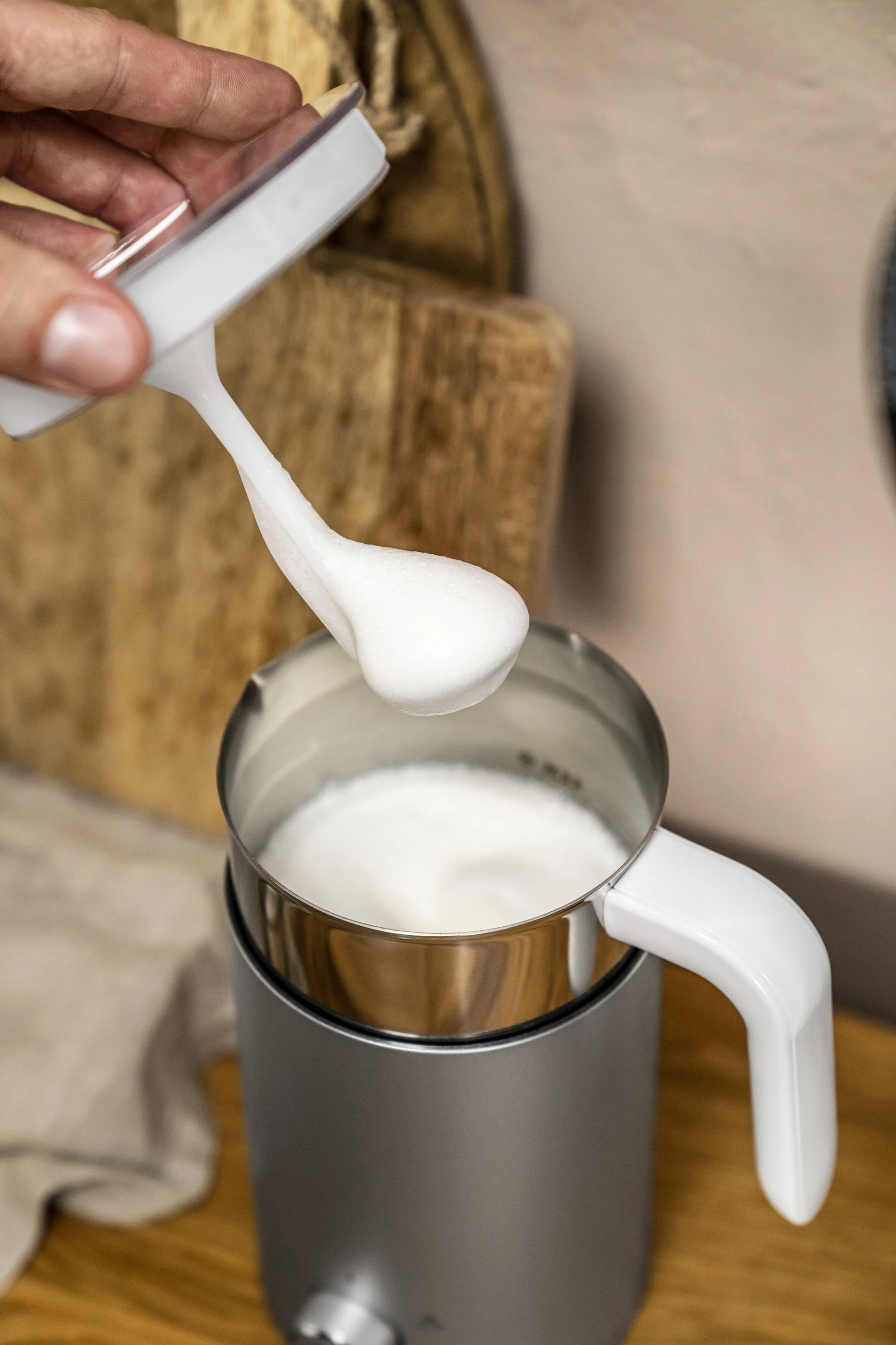 So gelingt der beste Milchschaum für Kaffeegetränke: Geräte im Test