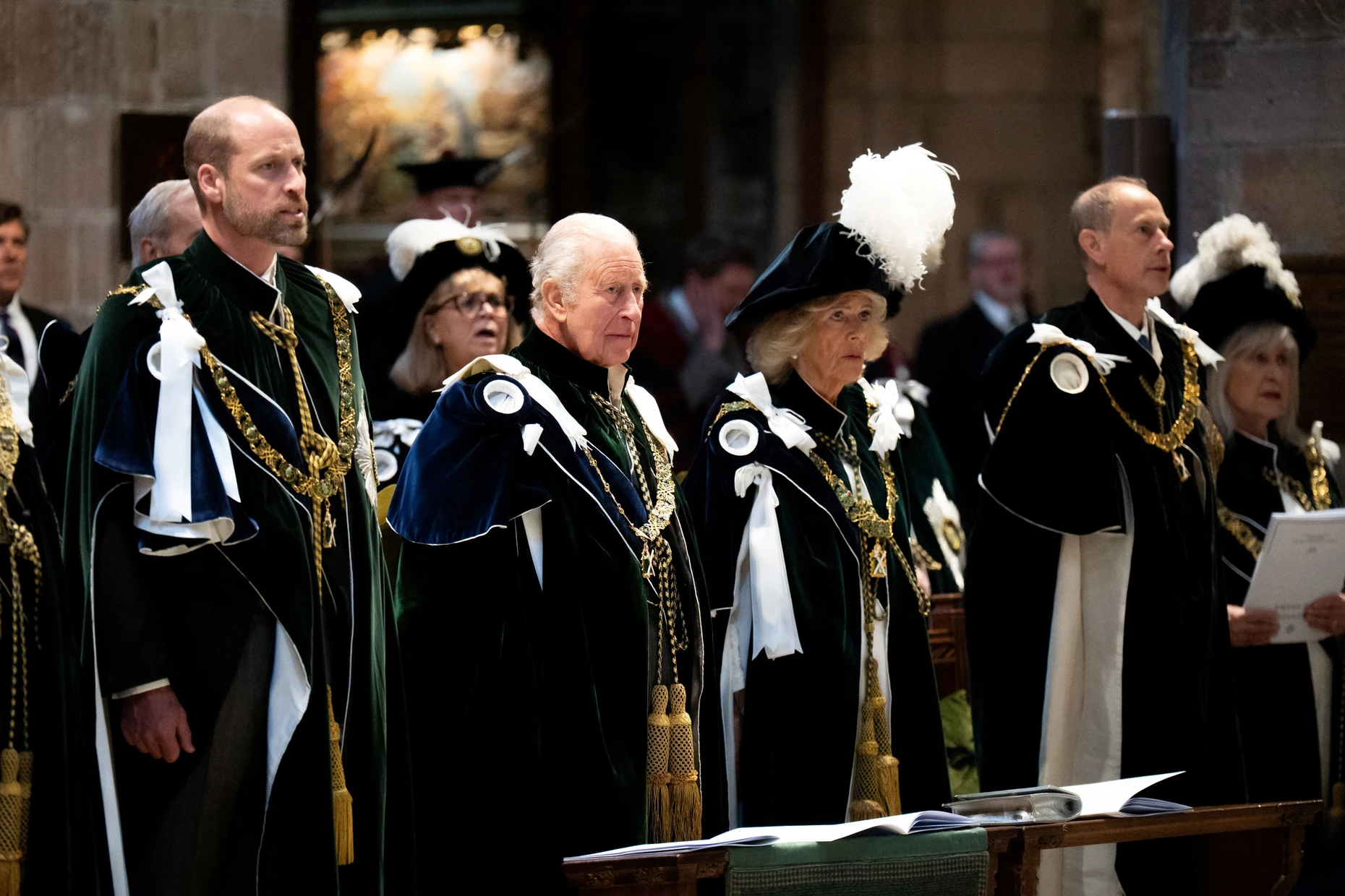 Beim Gottesdienst in Edinburgh: Prinz William (von links nach rechts), König Charles III., Königin Camilla und der Herzog von Edinburgh