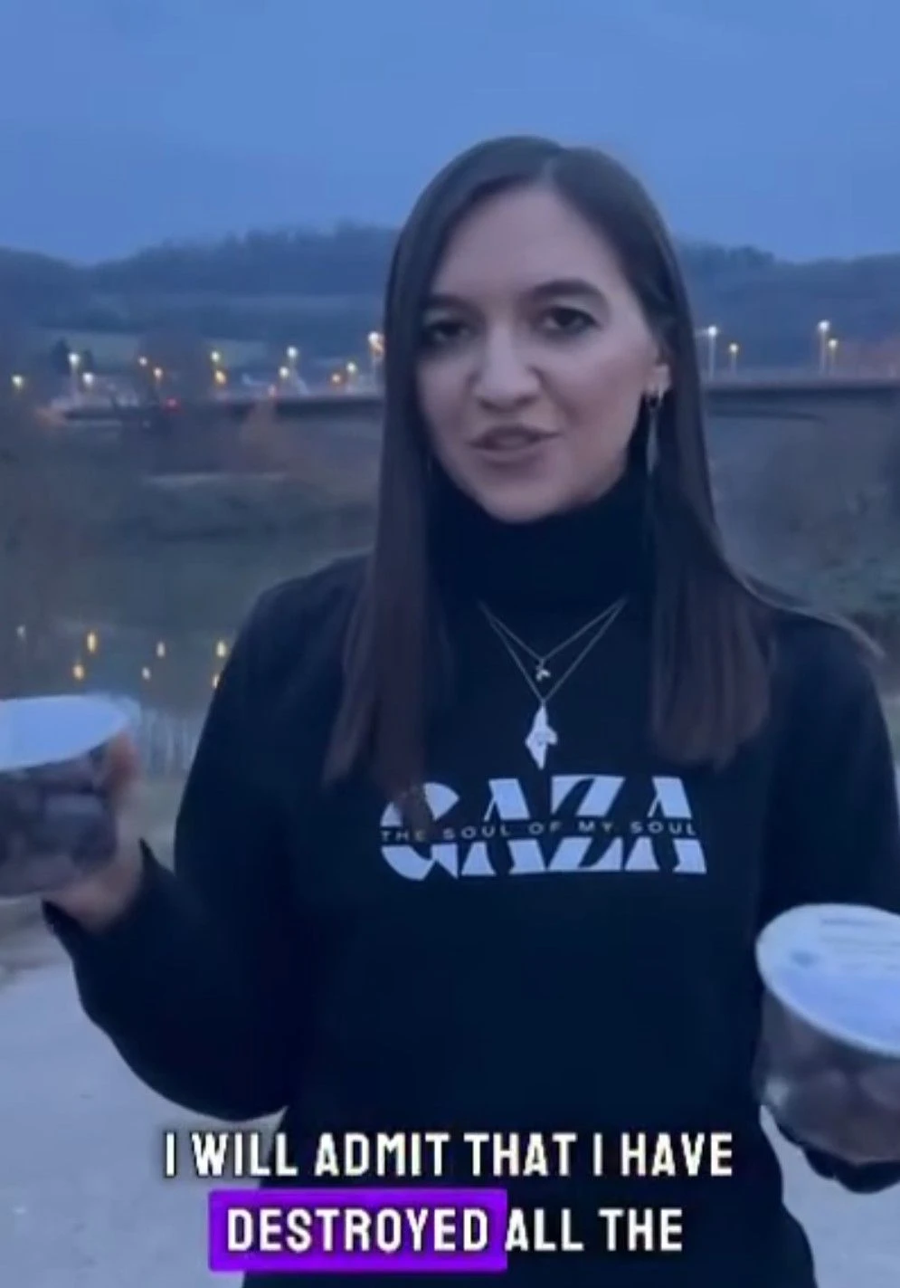 Fatima Kurtic erklärt auf einem Video, wie sie zunächst israelische Datteln in Supermärkten zerstörte, ...