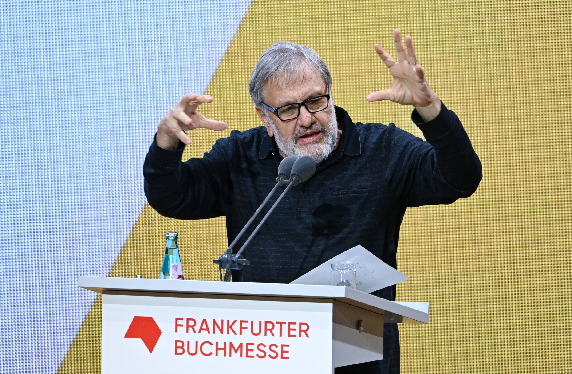 Wohin mit einem halben Regalmeter Slavoj Žižek (hier auf der Frankfurter Buchmesse 2023)?