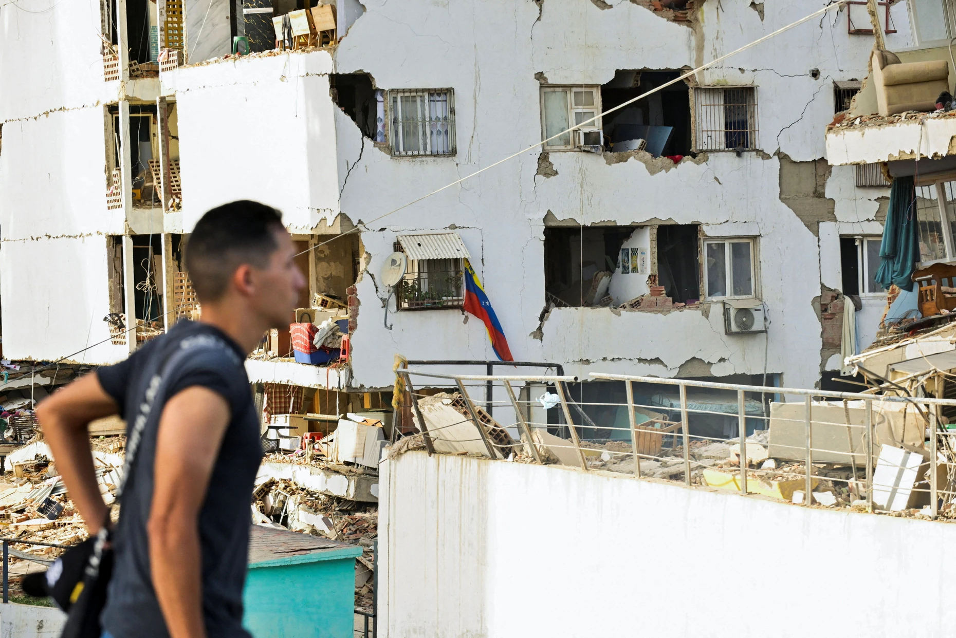 Der etwa 40 Kilometer von der Hauptstadt Caracas entfernt gelegen Ort La Guaira wurde besonders stark getroffen.