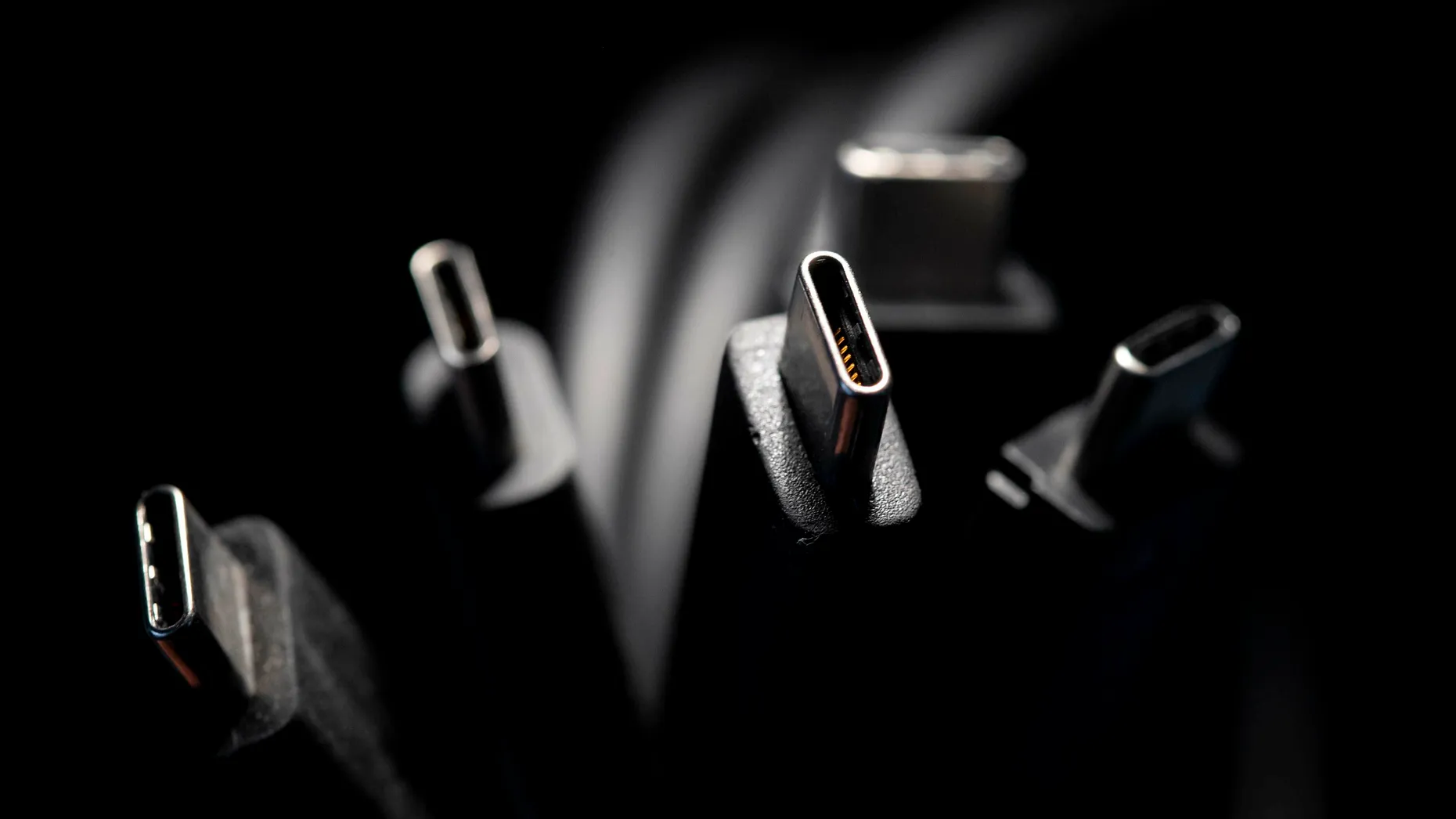 Ein USB-C-Kabel wirkt harmlos, doch ein Standardstecker für KI-Agenten kann ganze Softwareoberflächen entwerten.