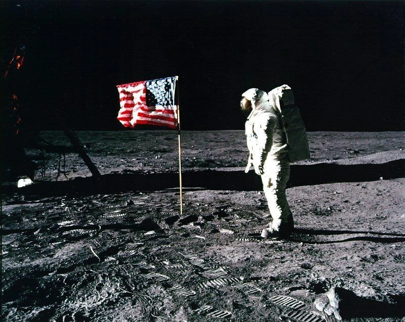 El 20 de julio de 1969, los astronautas de la misión Edwin Apolo 11 