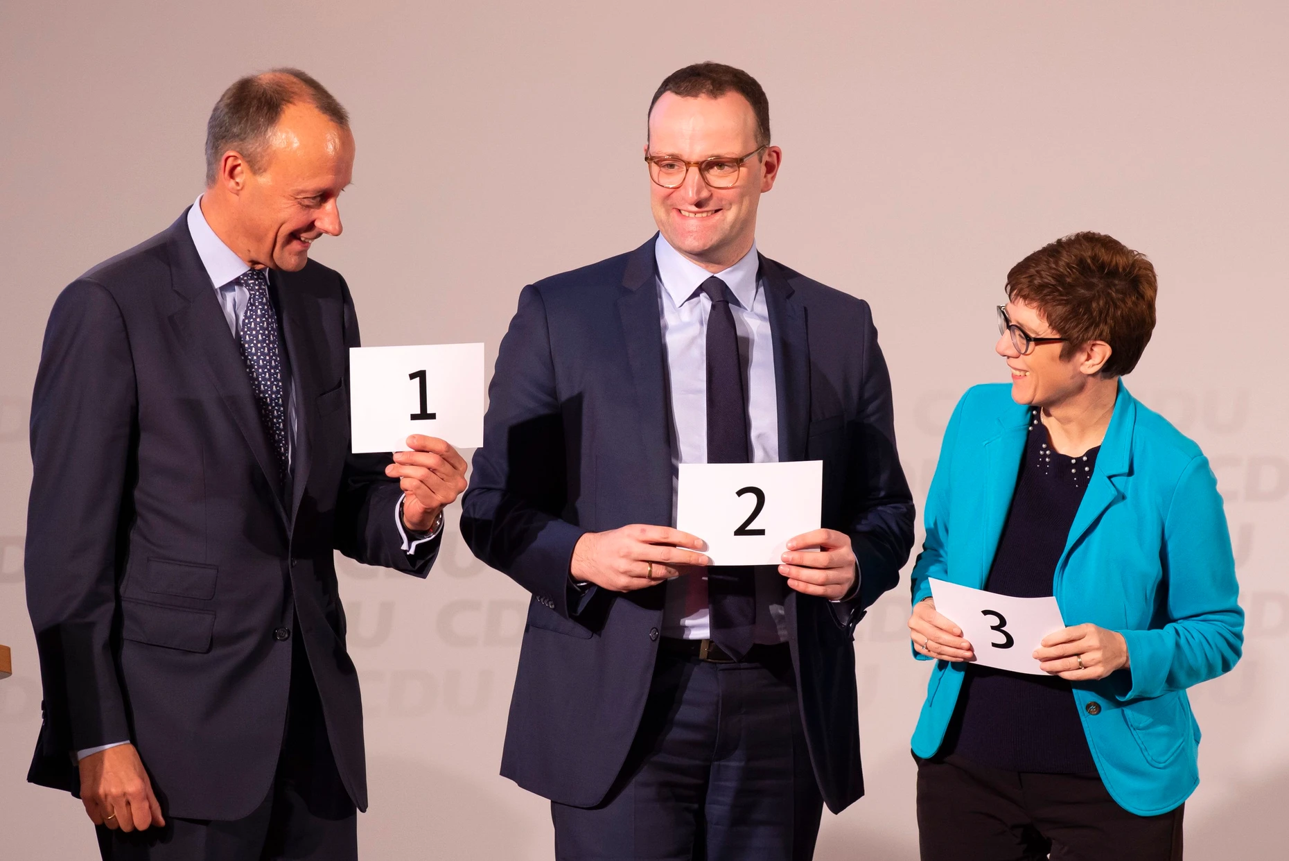Friedrich Merz, Jens Spahn und Annegret Kramp-Karrenbauer stellen sich 2018 im Wettbewerb um den Parteivorsitz Mitgliedern in Seebach vor