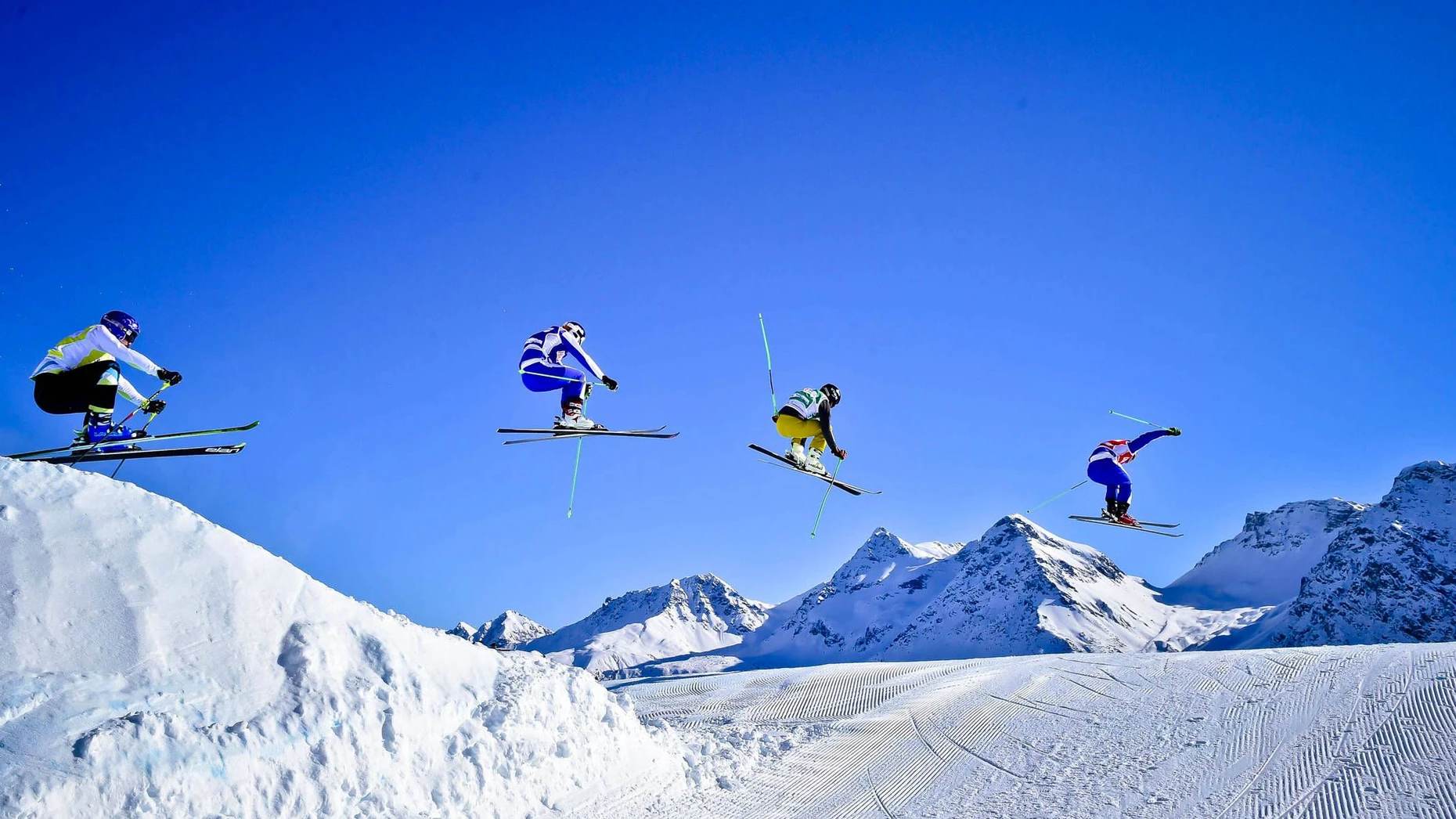 Die deutschen Skicrosser Paul Eckert und Simon Stickl haben sich beim Weltcup in Are Top-Ten-Plätze gesichert, einen Podestrang aber deutlich verpasst. Eckert landete bei den Männern am Samstag als bester Deutscher auf dem neunten Rang, ihm folgte Stickl als Zehnter. Andreas Schauer, mit Platz vier bester Deutscher in der Gesamtwertung, landete auf dem enttäuschenden 31. Rang noch hinter Florian Eigler (30.). Bei den Damen sicherte sich die einzige deutsche Starterin Margarethe Aschauer den zehnten Rang. Siegerin wurde Alizee Baron. (dpa)