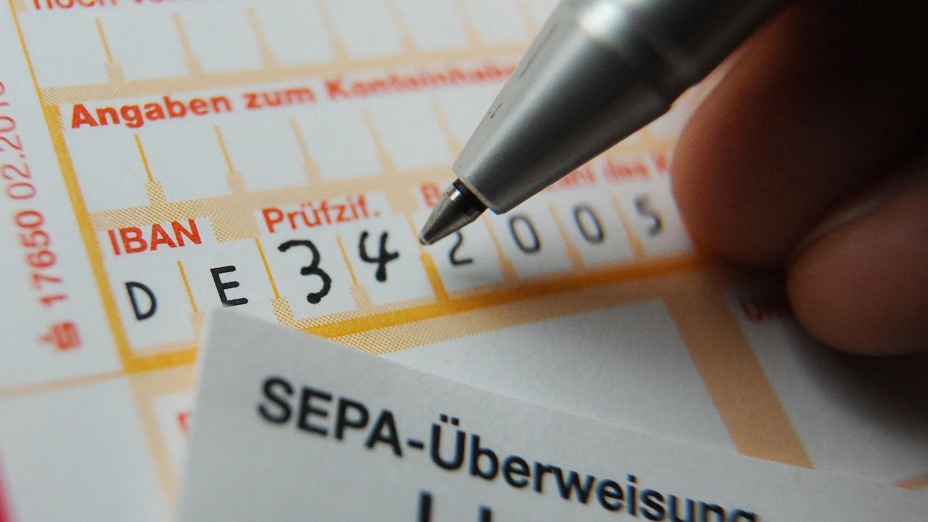 Die lange Ziffernfolge ist für viele umständlich. Gerade einmal 28 Prozent können sie auswendig.