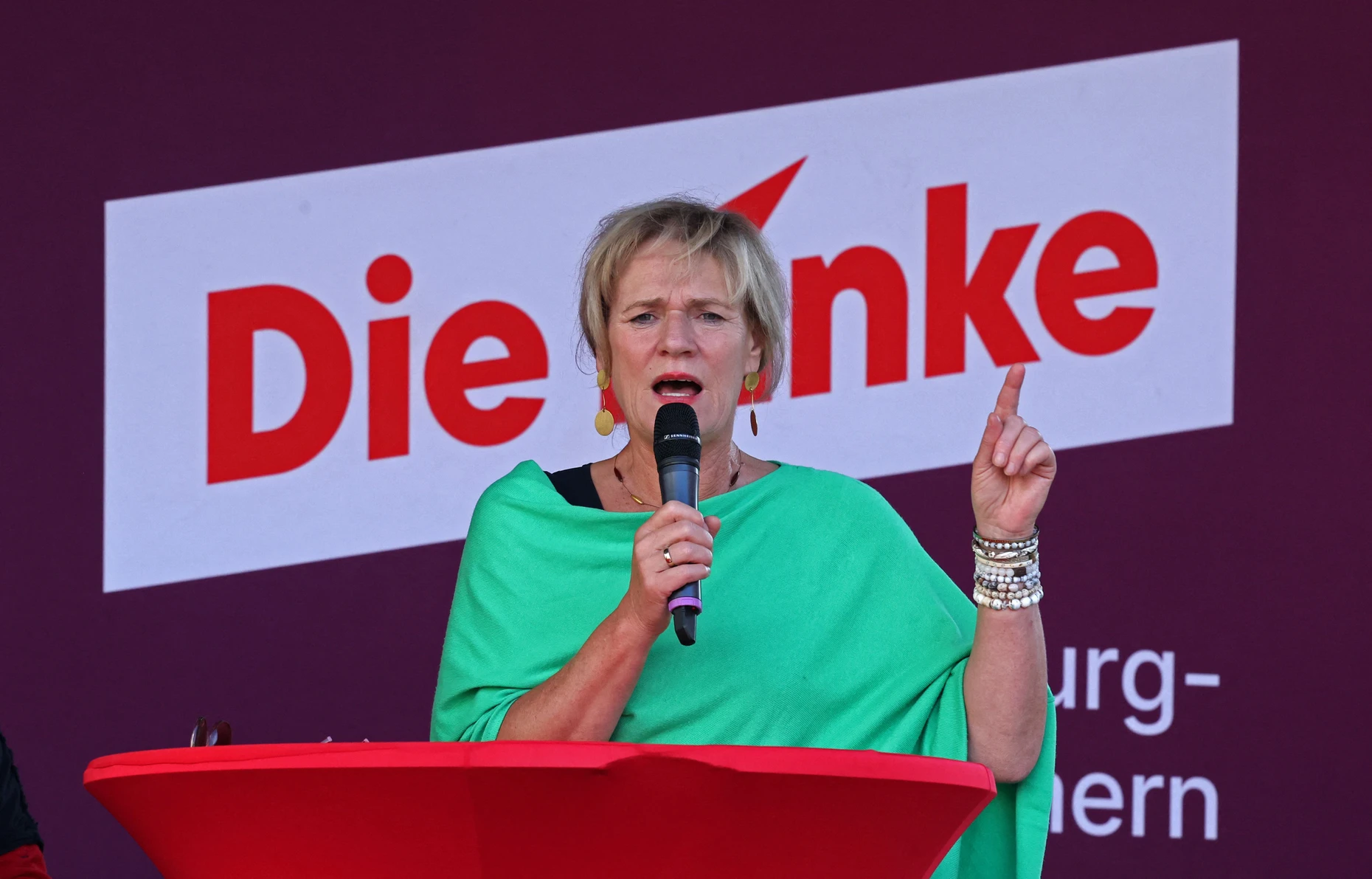 Aus der Schule in den Landtag: Schulleiterin Simone Oldenburg (Die Linke) ist amtierende Bildungsministerin.