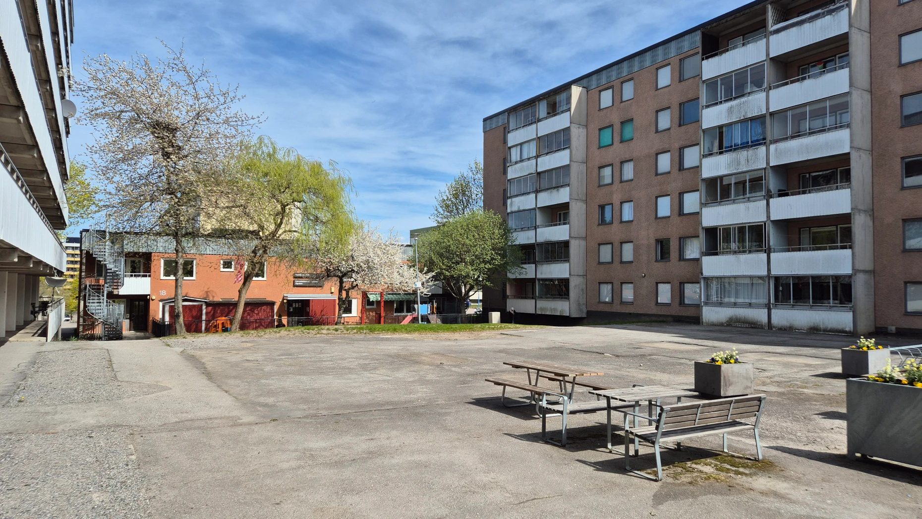 Die Kinder aus den Plattenbauten in Tensta sind tagsüber in der Schule.