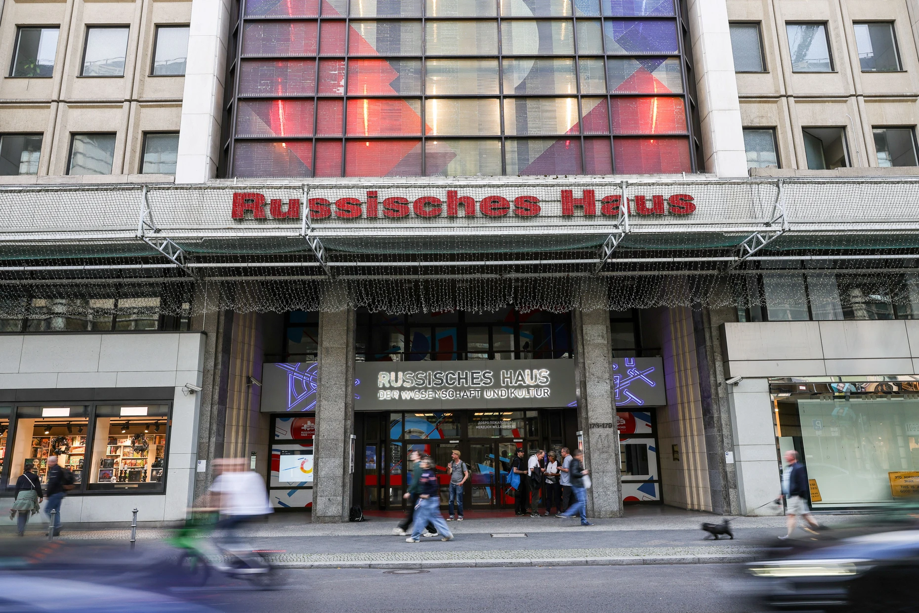 Das russische Haus in Berlin soll nach Angaben von Außenminister Wadephul schließen.