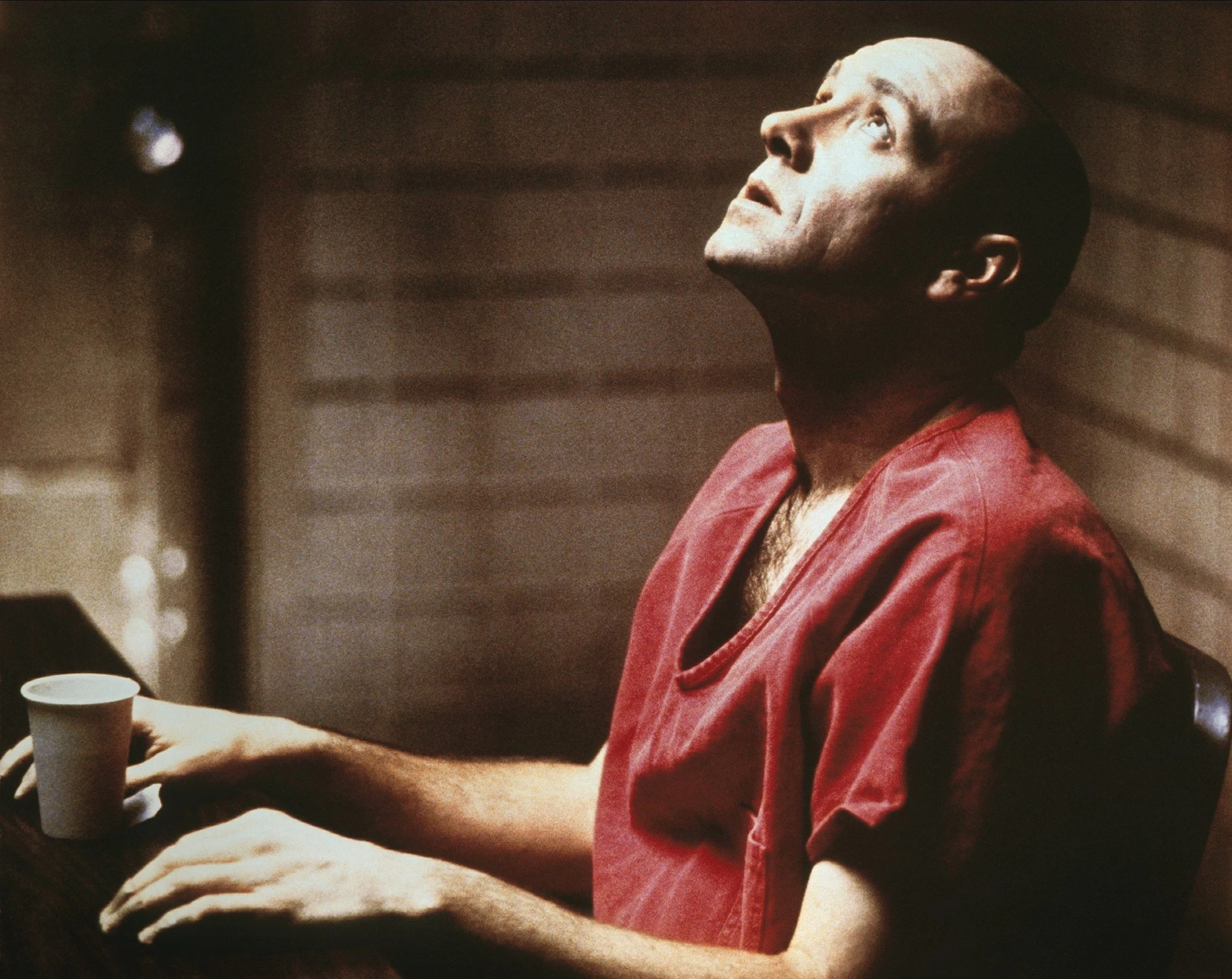 Kevin Spacey verkörpert im Kinofilm „Sieben“ den Typus des  hyperintelligenten Serienmörders, der auch im Gefängnis alle Fäden in der Hand behält.