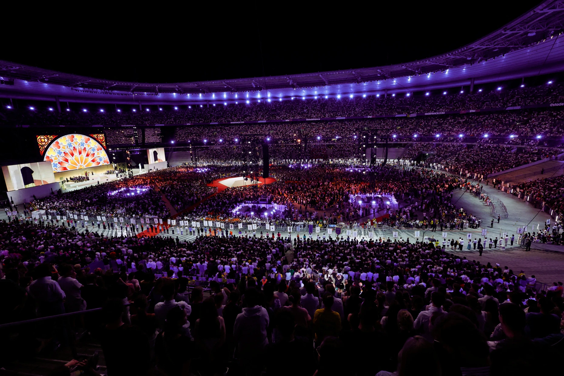 Das Stade de France am Freitagabend: Eine Jugendandacht in Frankreichs größtem Stadion