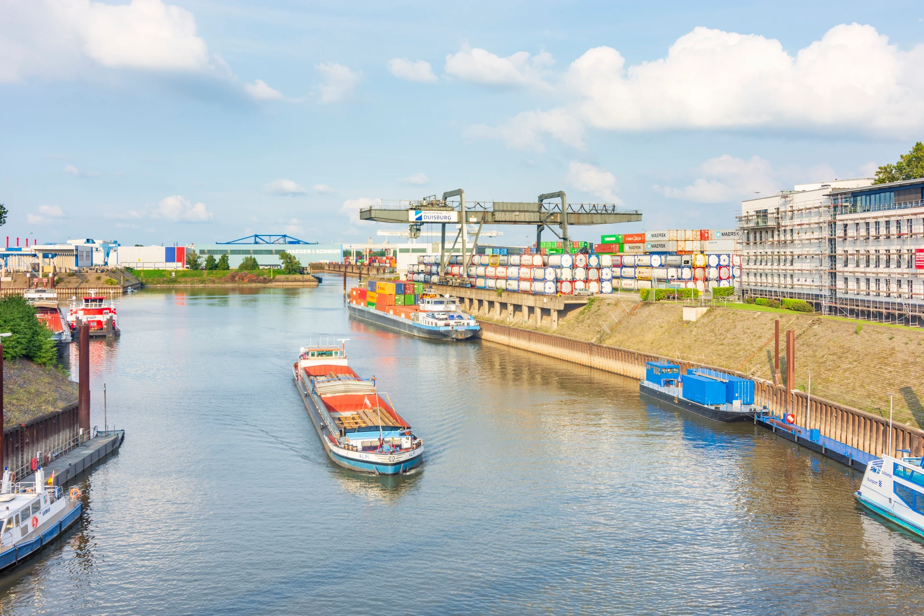 Die Containerschiffe fahren noch in Duisburg, und zwar deutlich effektiver als früher.