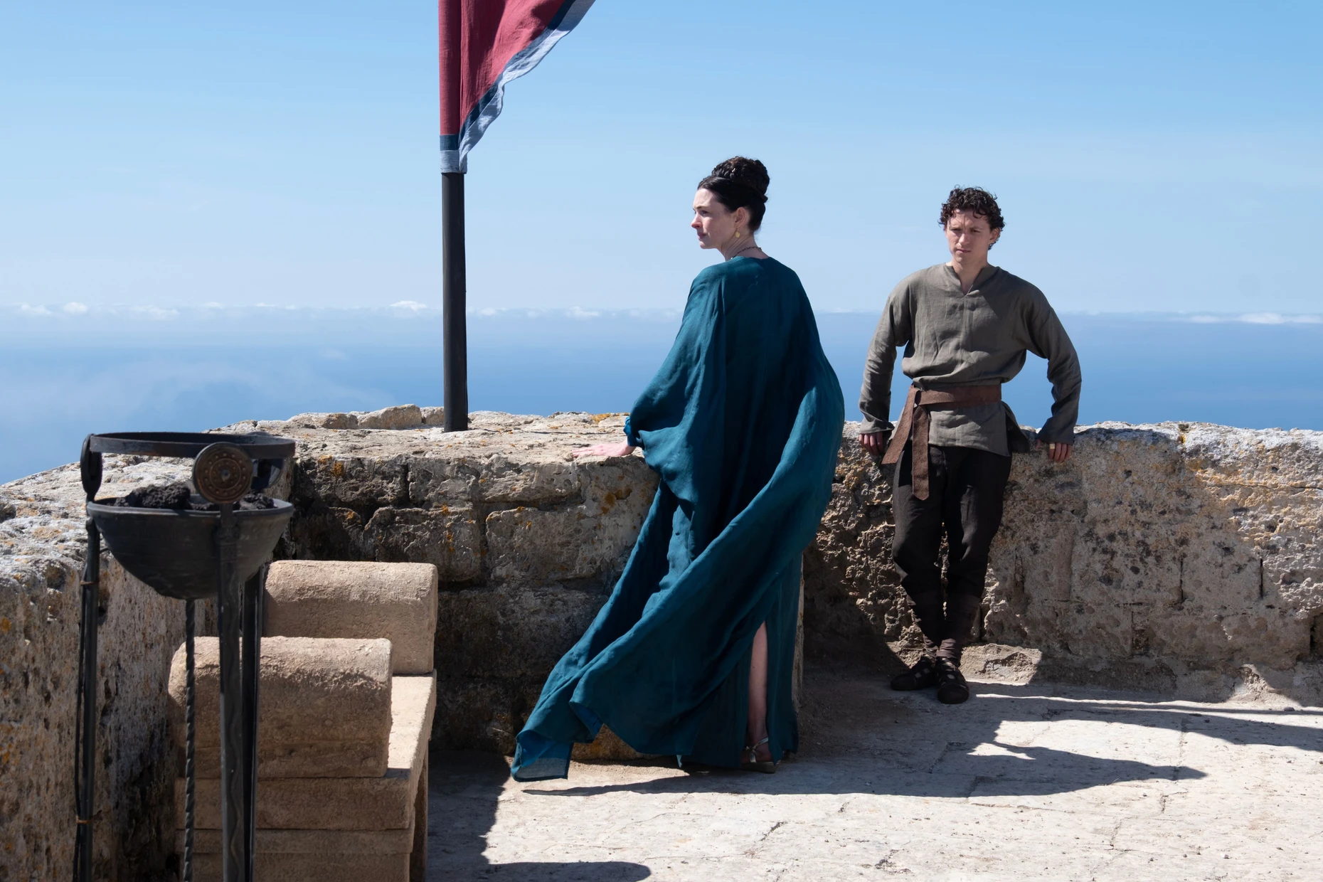 Sie warten auf Odysseus: Anne Hathaway als Penelope, Tom Holland als Telemachos