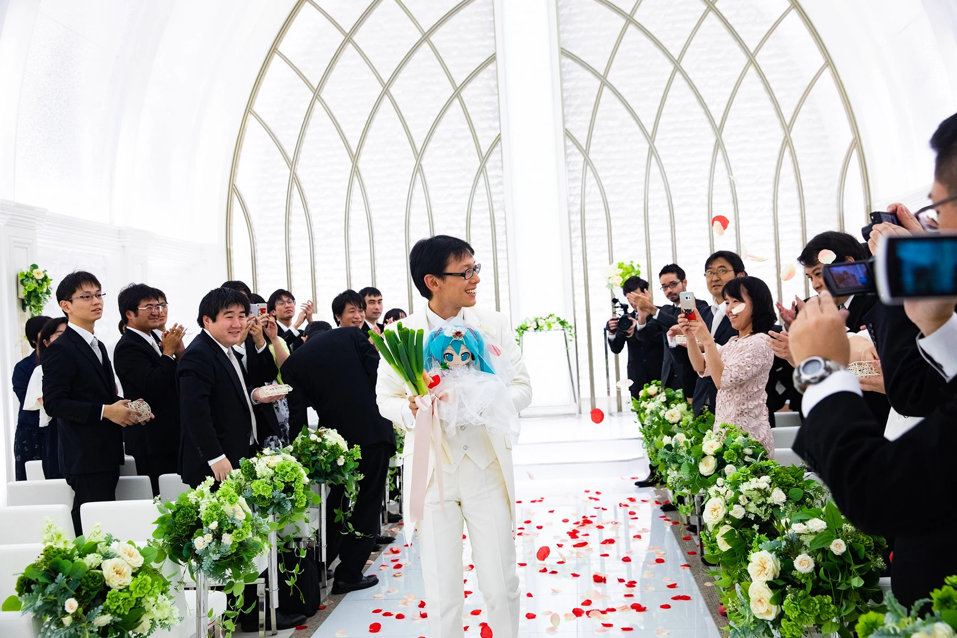 Bräutigam Kondo während seiner traditionellen Heirat mit Hatsune Miku, einem virtuellen Popstar. Die Hochzeit erregte große Aufmerksamkeit in den sozialen Medien. Tokio, 4. November 2018