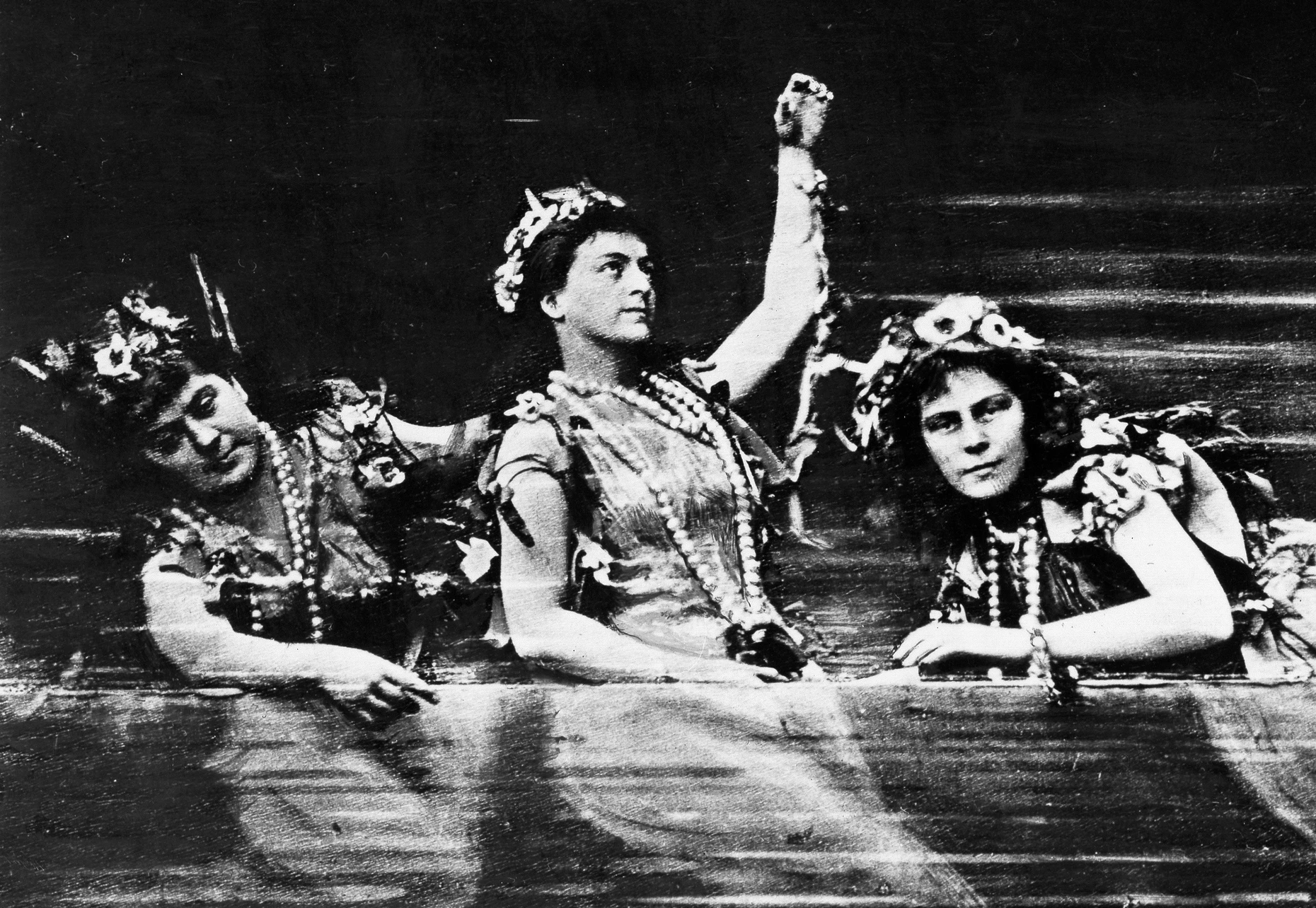 Bayreuth, 1876: Lilli Lehmann, Marie Lehmann und Minna Lammert als Rheintöchter (Wellgunde/Woglinde/Floßhilde)