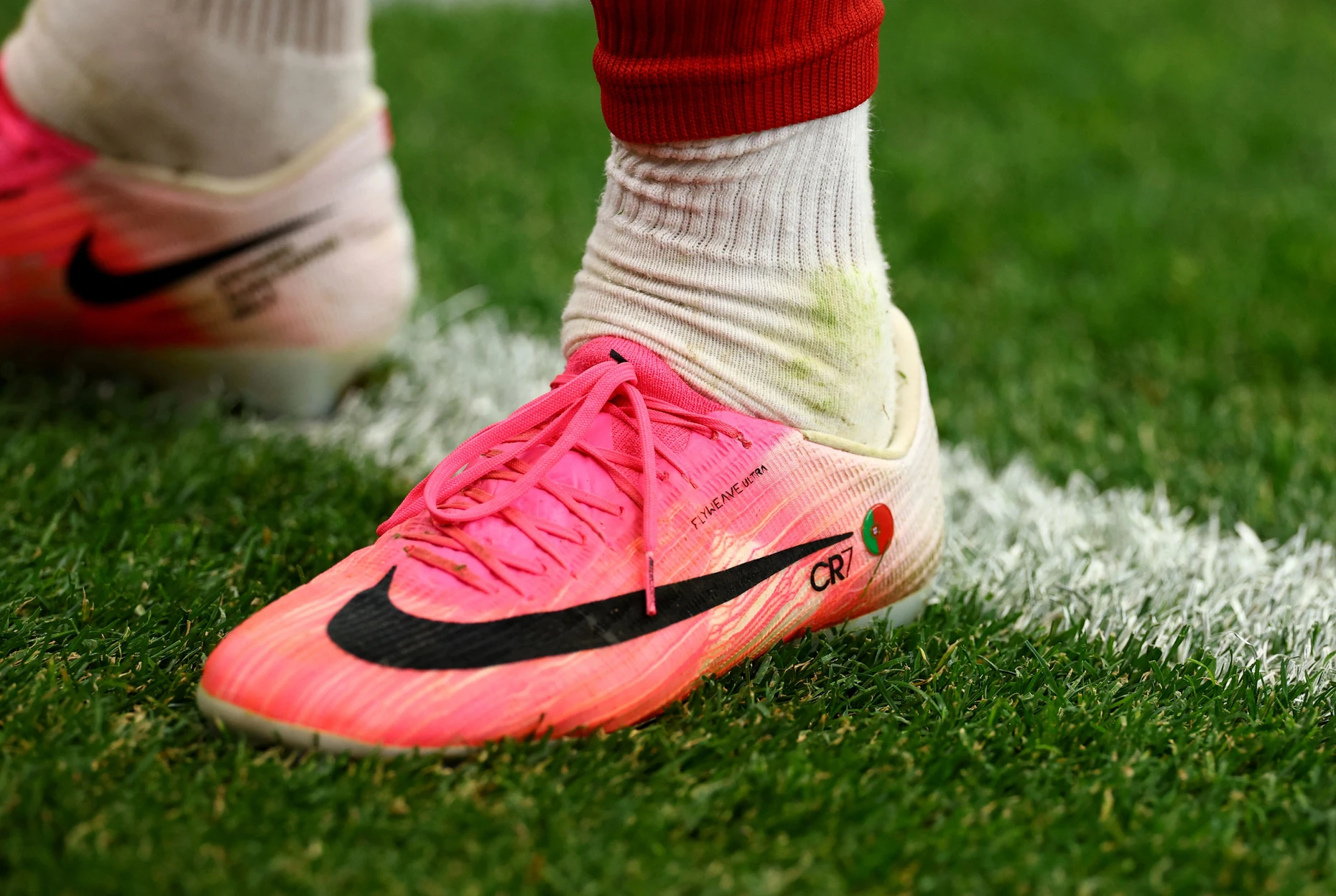  Hier die Schuhe von Portugals Cristiano Ronaldo im Spiel gegen Usbekistan