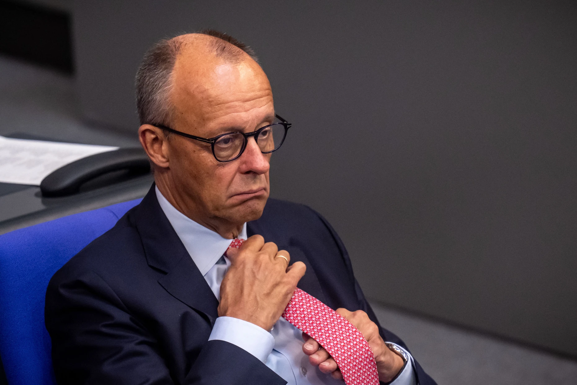 Der Bundeskanzler ist inzwischen so unbeliebt, dass er höchstens noch auf die Wahl zum Krawattenmann des Jahres hoffen kann.