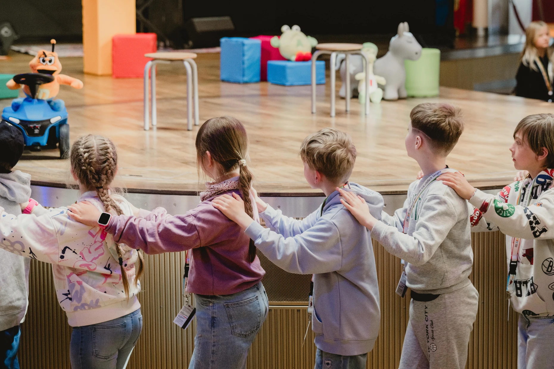 Mitmachprogramm während des Kinderkonzerts auf dem Aidamar Kreutzfahrtschiff