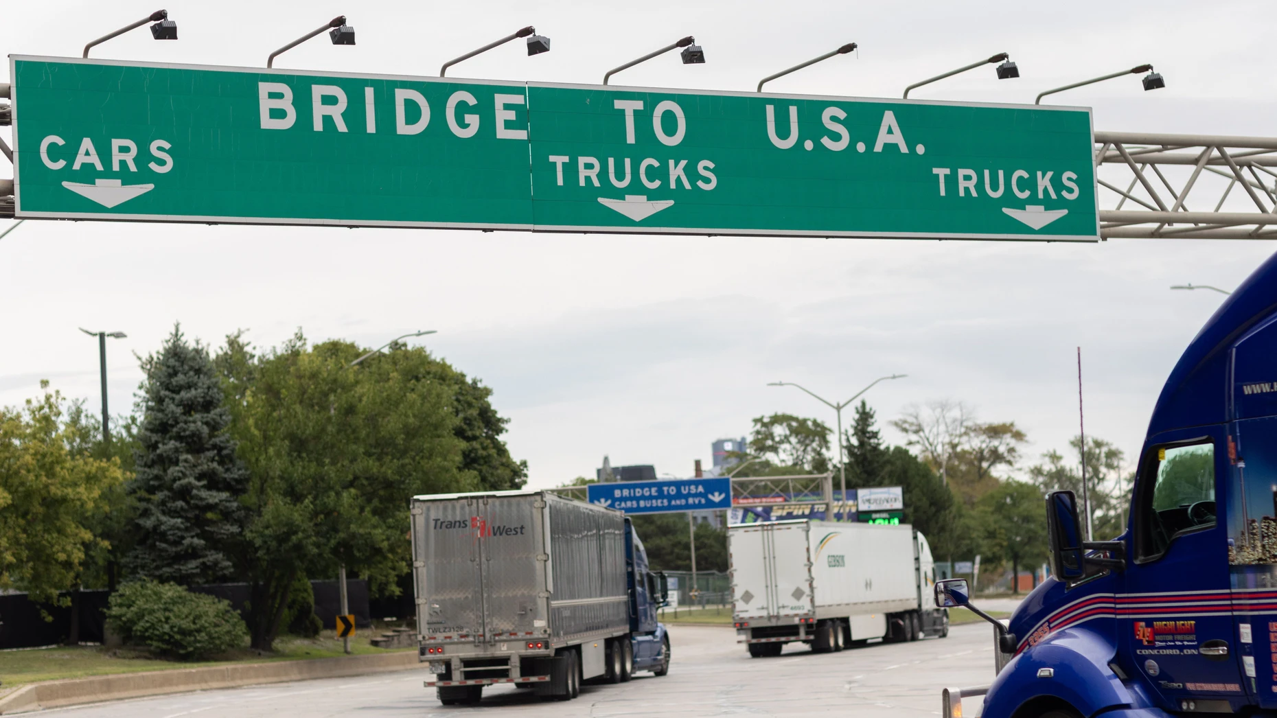 Sind bald weniger Lastwagen zwischen den USA und Kanada unterwegs? Der Zollstreit könnte den Handel zwischen den beiden Staaten stark beeinträchtigen.