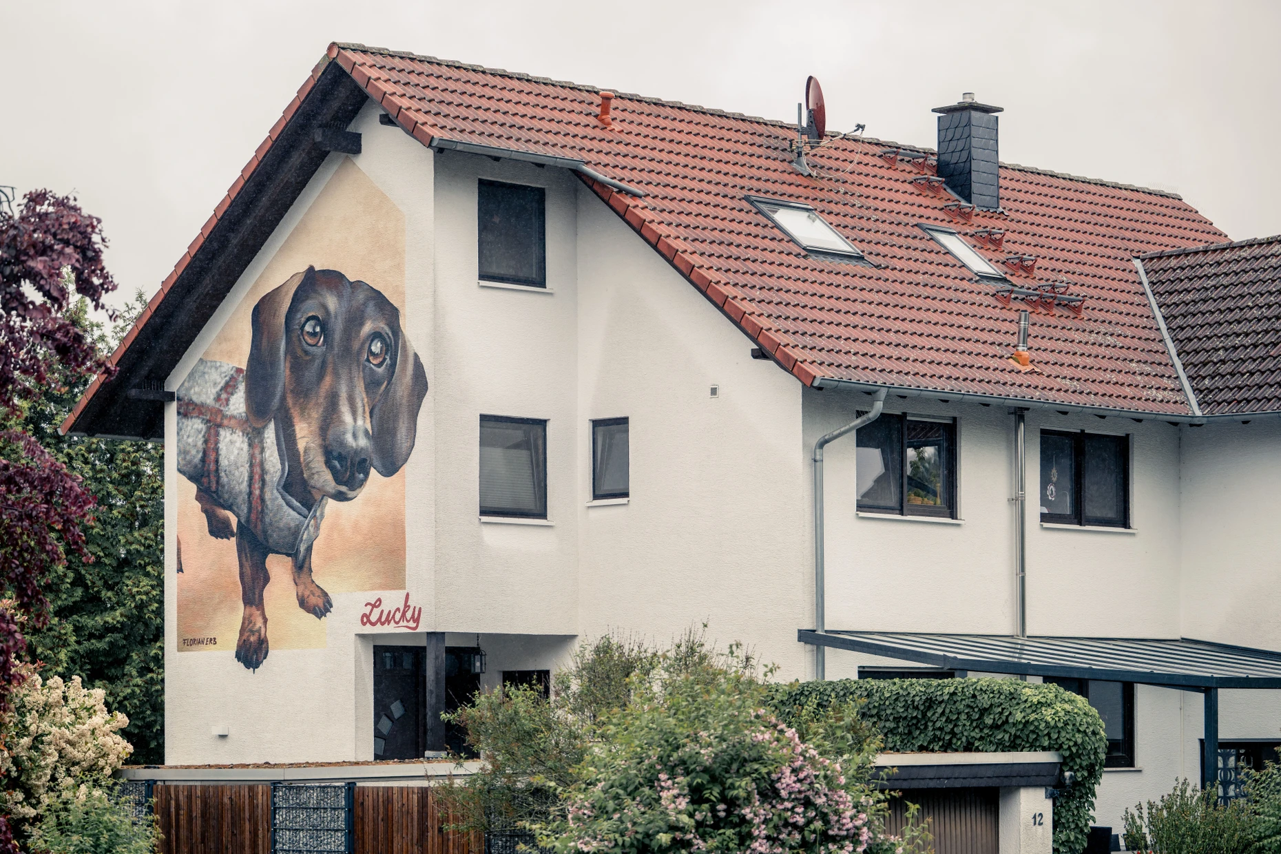 Beatrice Glodde hilft das Graffito ihres Dackels Lucky in ihrer Trauer.
