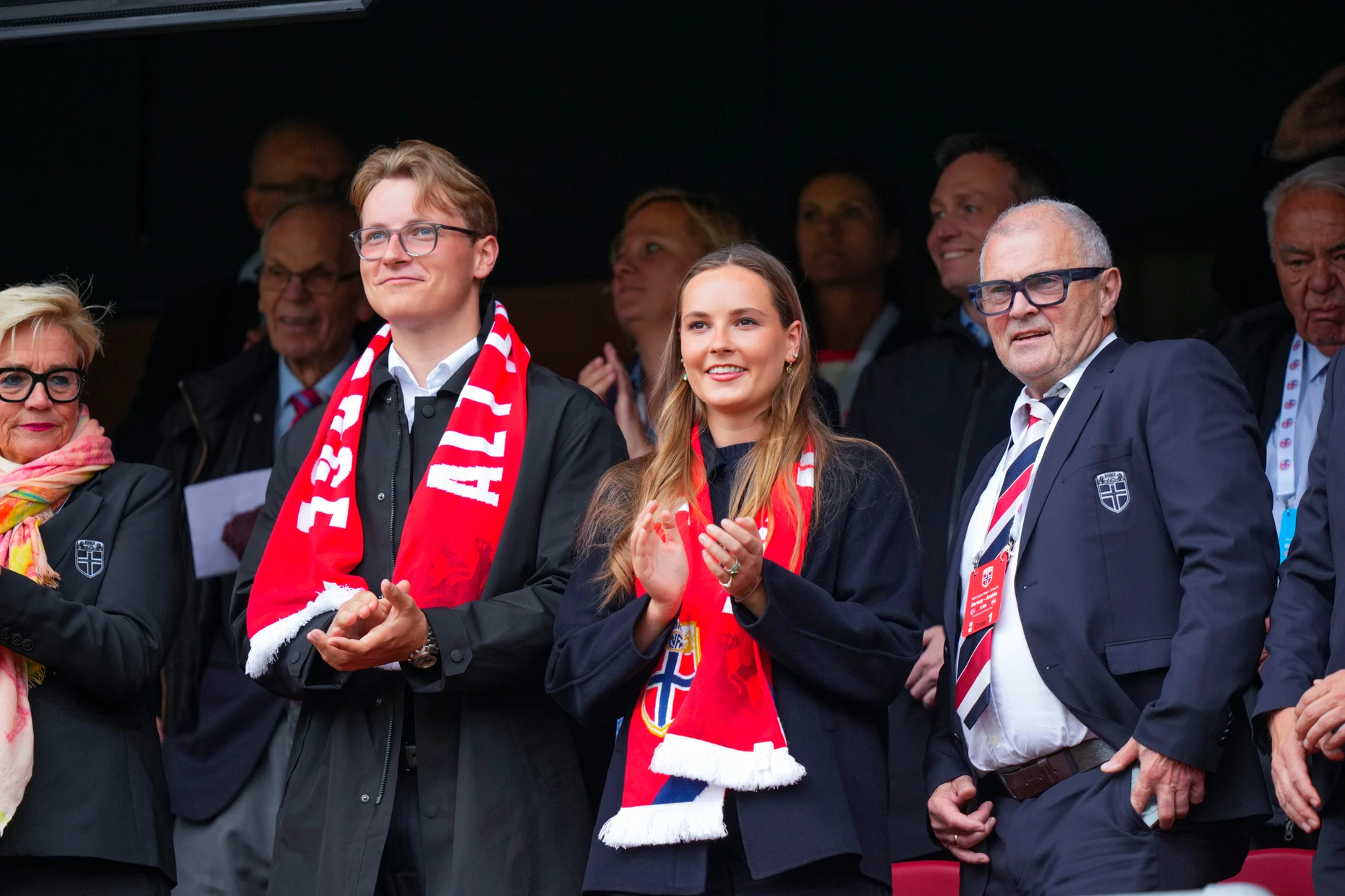 Im Stadion: Prinz Sverre Magnus und Prinzessin Ingrid Alexandra