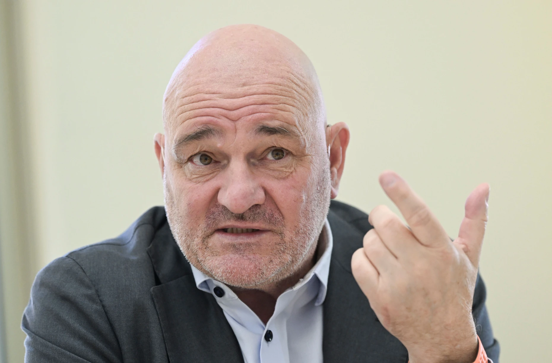 Robert Crumbach (SPD, früher BSW) ist seit Ende 2024 im Kabinett des Landes Brandenburg. Seit März ist er Minister für Infrastruktur und Landesplanung.