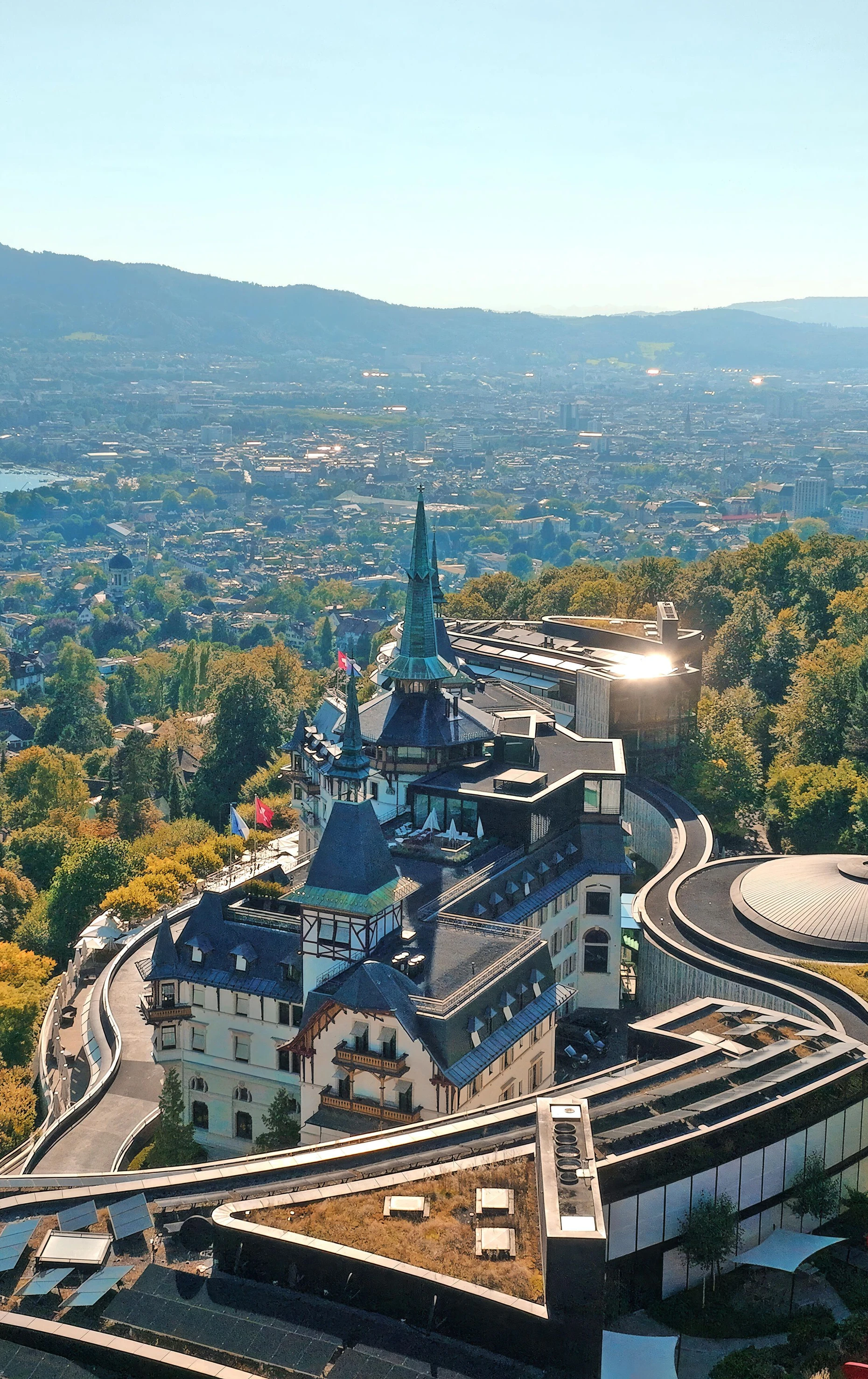Poolposition hoch über Zürich: das Dolder.