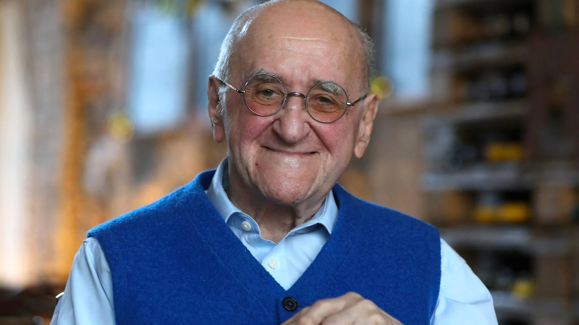 Alfred Biolek, früherer Fernsehmoderator und Talkmaster, ist in Köln im Alter von 87 Jahren gestorben. 