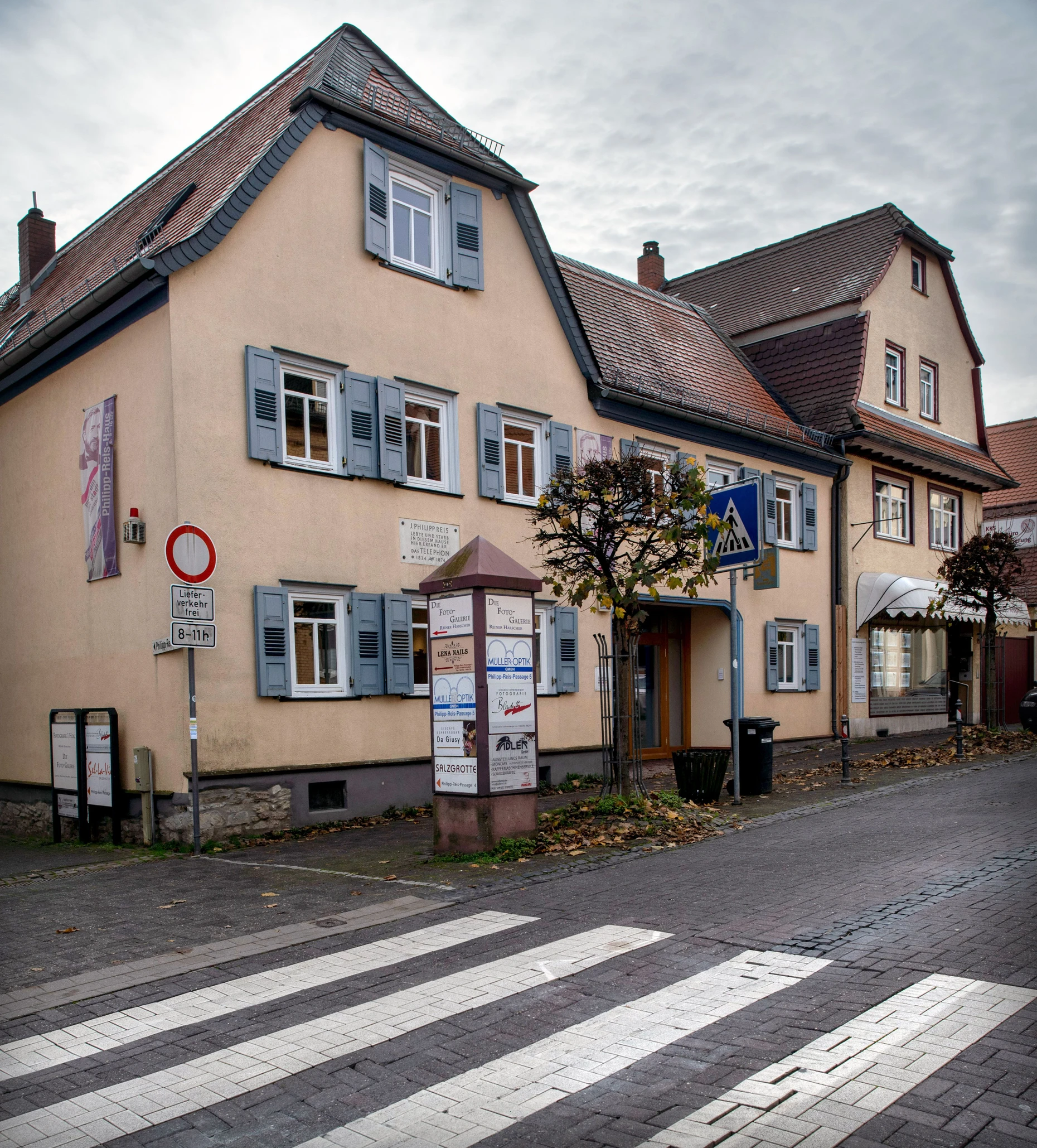 Grundlagen der Kommunikation: Auch das Haus des Telefonerfinders Philipp Reis in Friedrichsdorf ist Demokratieort.